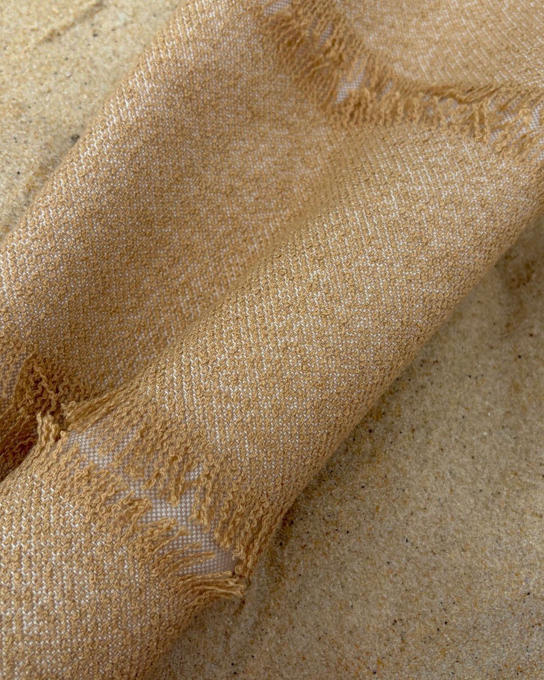 Soft sand hues, elevated design.

This indoor/outdoor fabric from @tatizeasyliving blends durability with understated elegance, creating a refined foundation for both indoor and outdoor living.  DM me for samples or a presentation.  #thecravecollecti