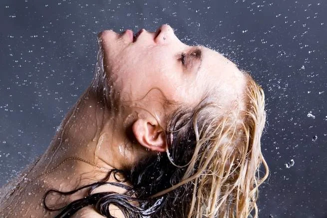 CHS sufferers almost all wind up taking hot showers. DepositPhotos