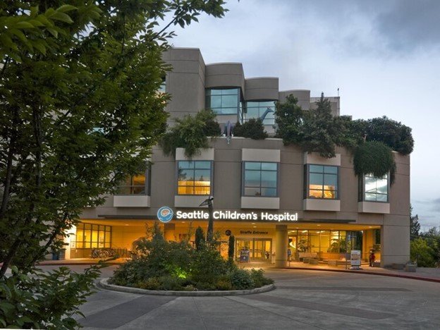 The entrance of Seattle Children’s Hospital, located in Washington State.
