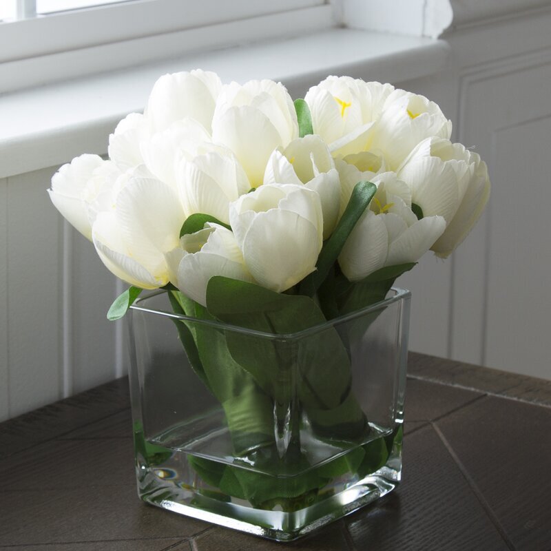 Tulip+Floral+Arrangement+in+Glass+Vase.jpg
