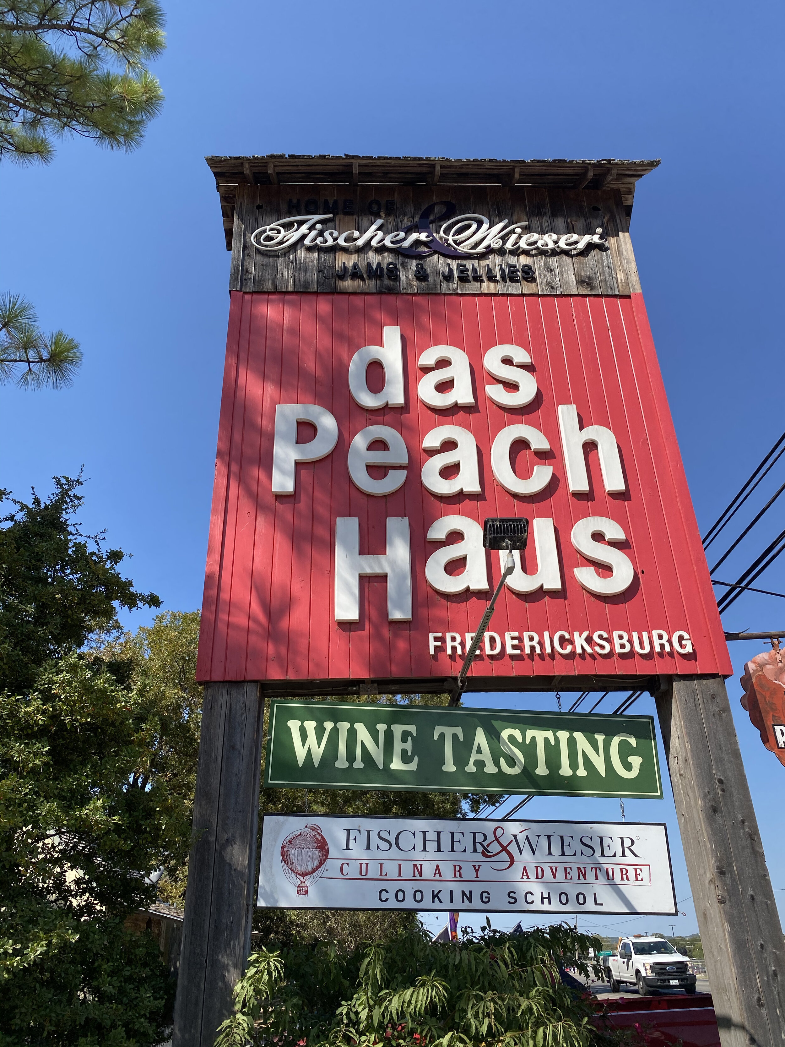 signage at the Das Peach Haus