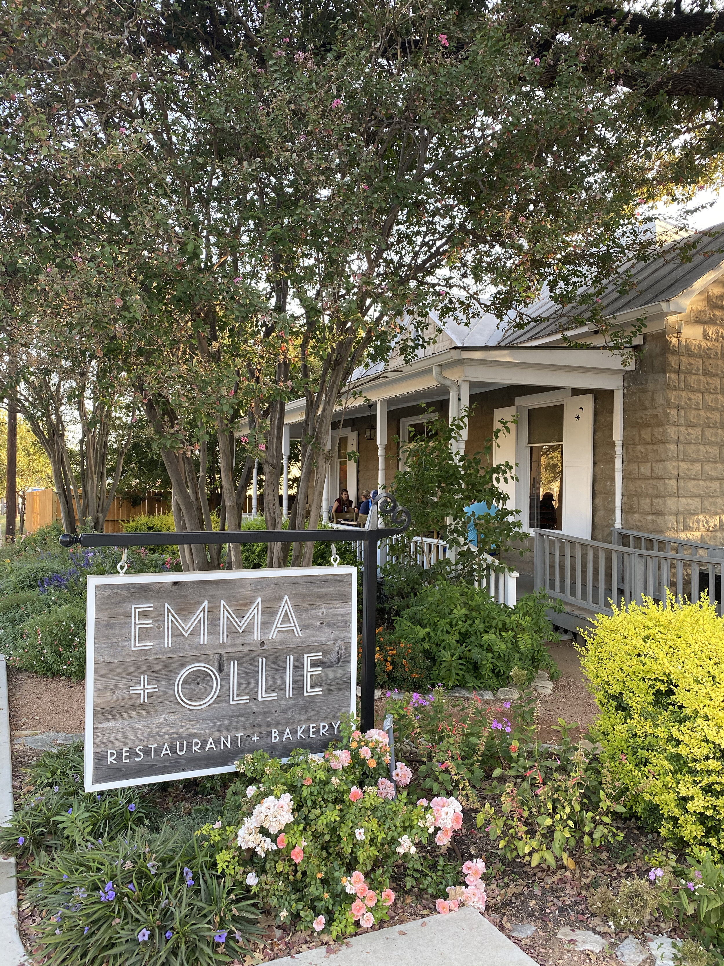 Emma + Ollie restaurant and bakery
