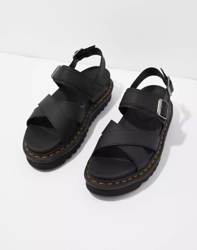 black paltform sandals 