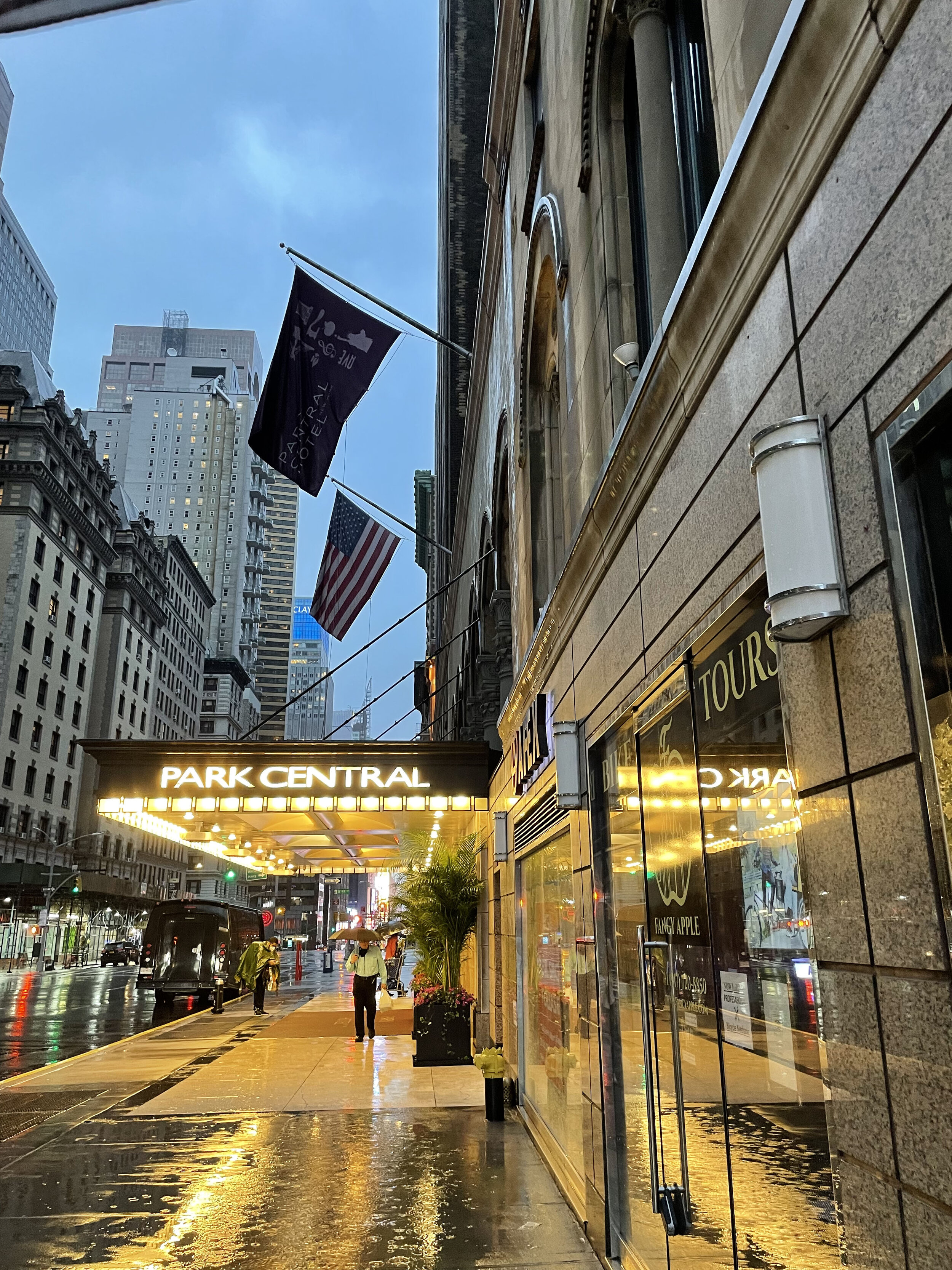 exterior of  PARK CENTRAL HOTEL at day time