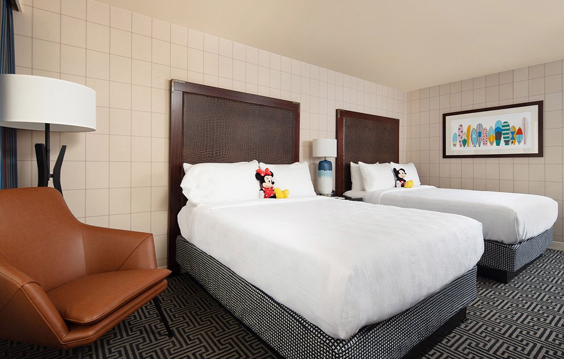 best hotel to stay in disneyland hotel bedroom