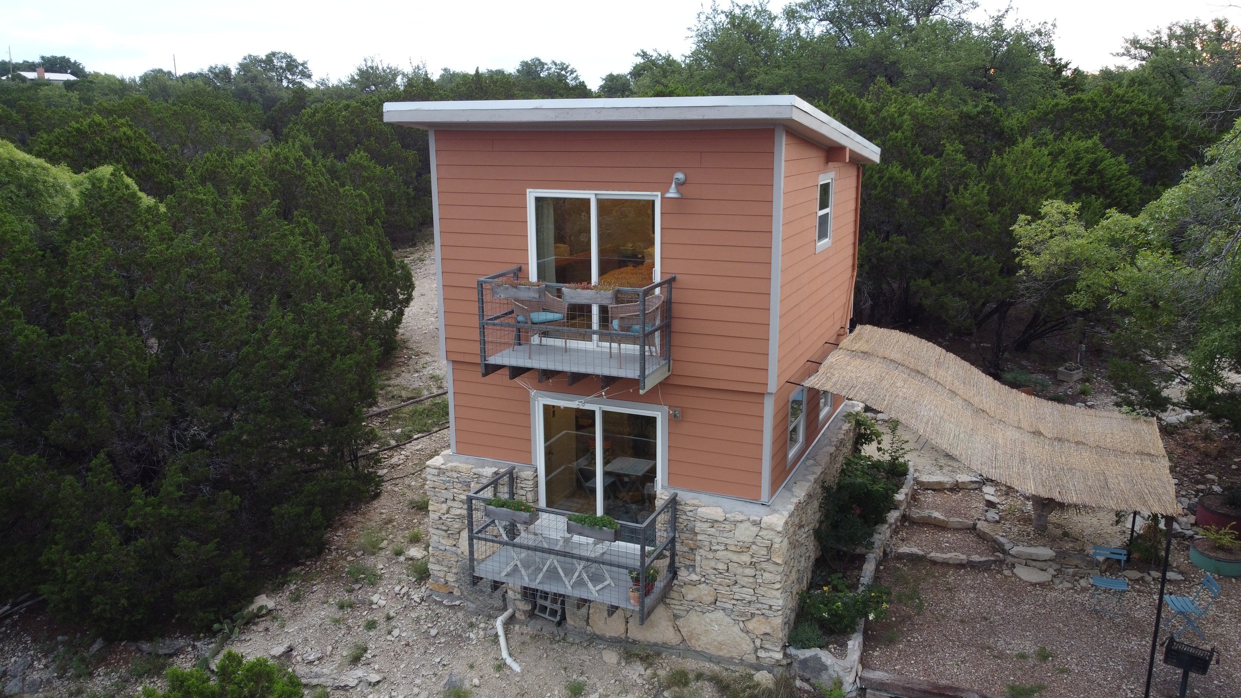exterior of SKYBOX CABINS in one of the places to stay in glen rose tx