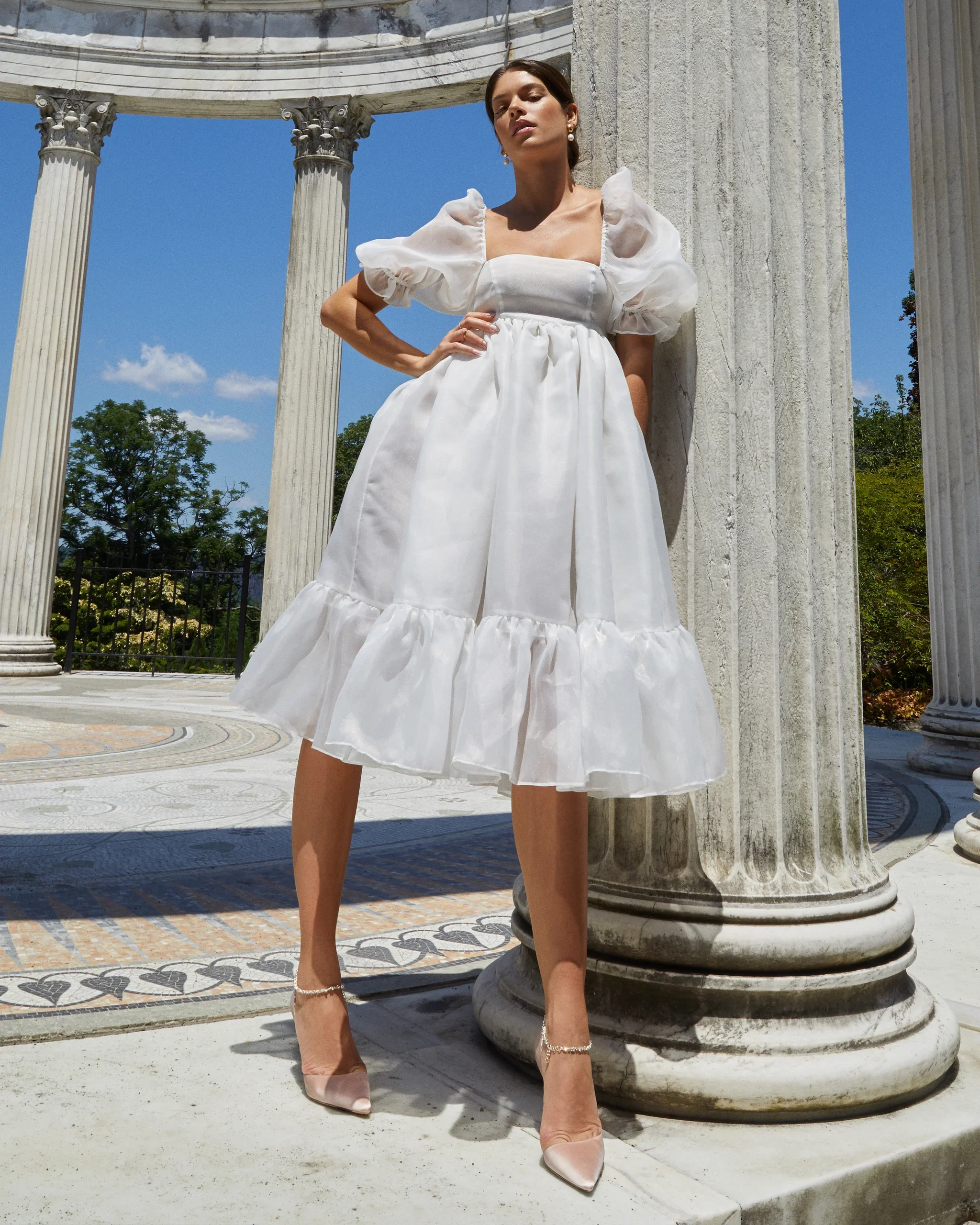 T22WDR12191_WHI_editorial_1_2048x.webp