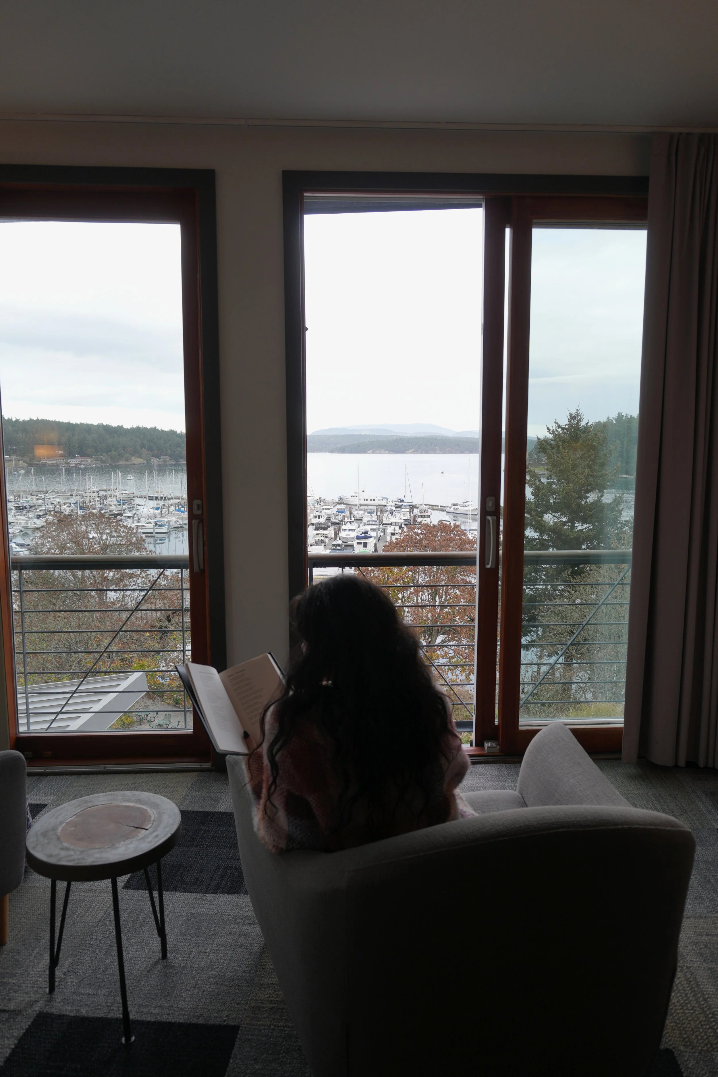 WHERE TO STAY FOR A COZY FALL WEEKEND IN FRIDAY HARBOR ON SAN JUAN ISLAND, WASHINGTON