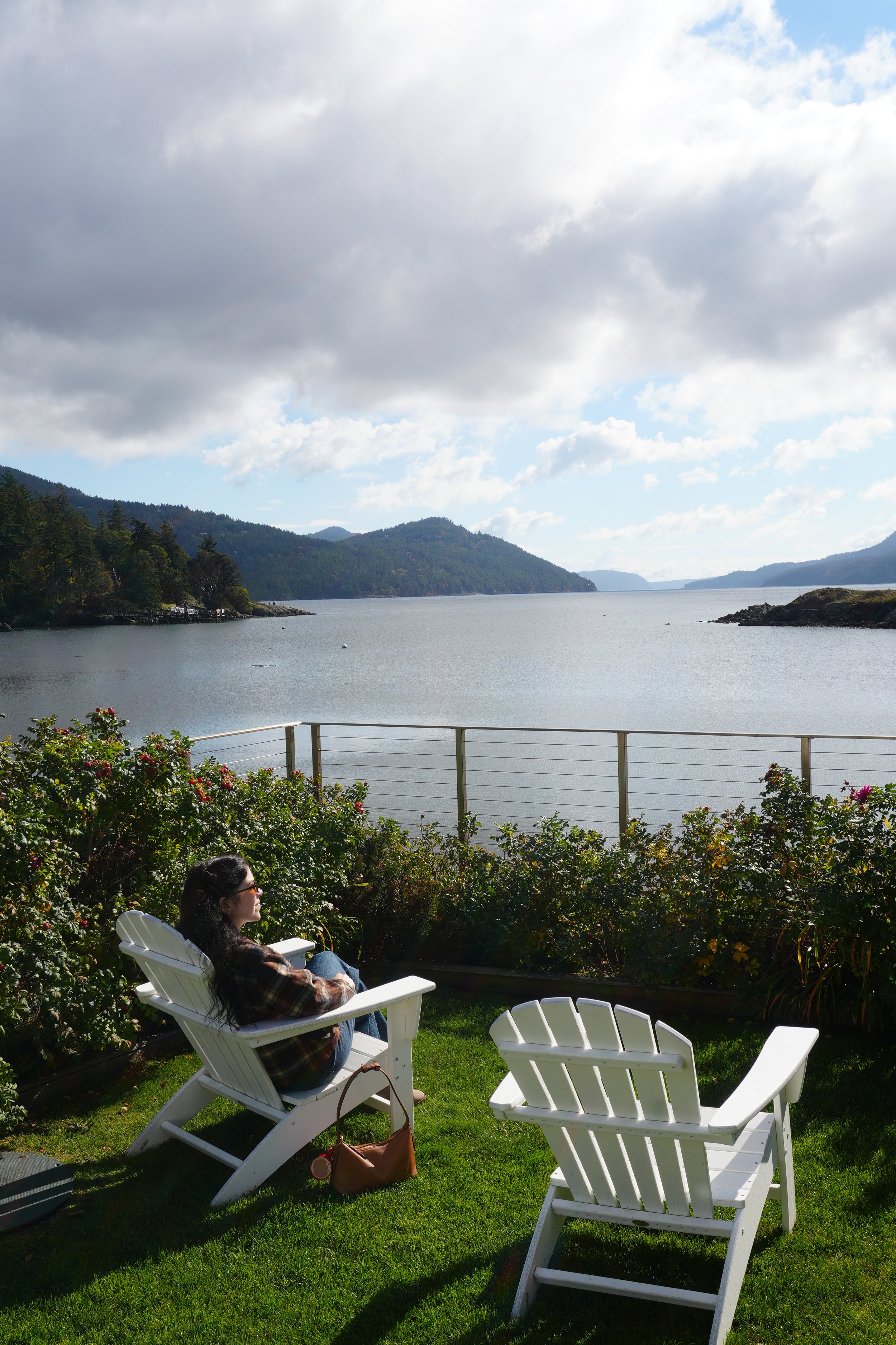PLAN THE PERFECT FALL ORCAS ISLAND ESCAPE: WHY EASTSOUND’S MOST HISTORIC HOTEL WINS FOR VIEWS, WALKABILITY, AND CHARM