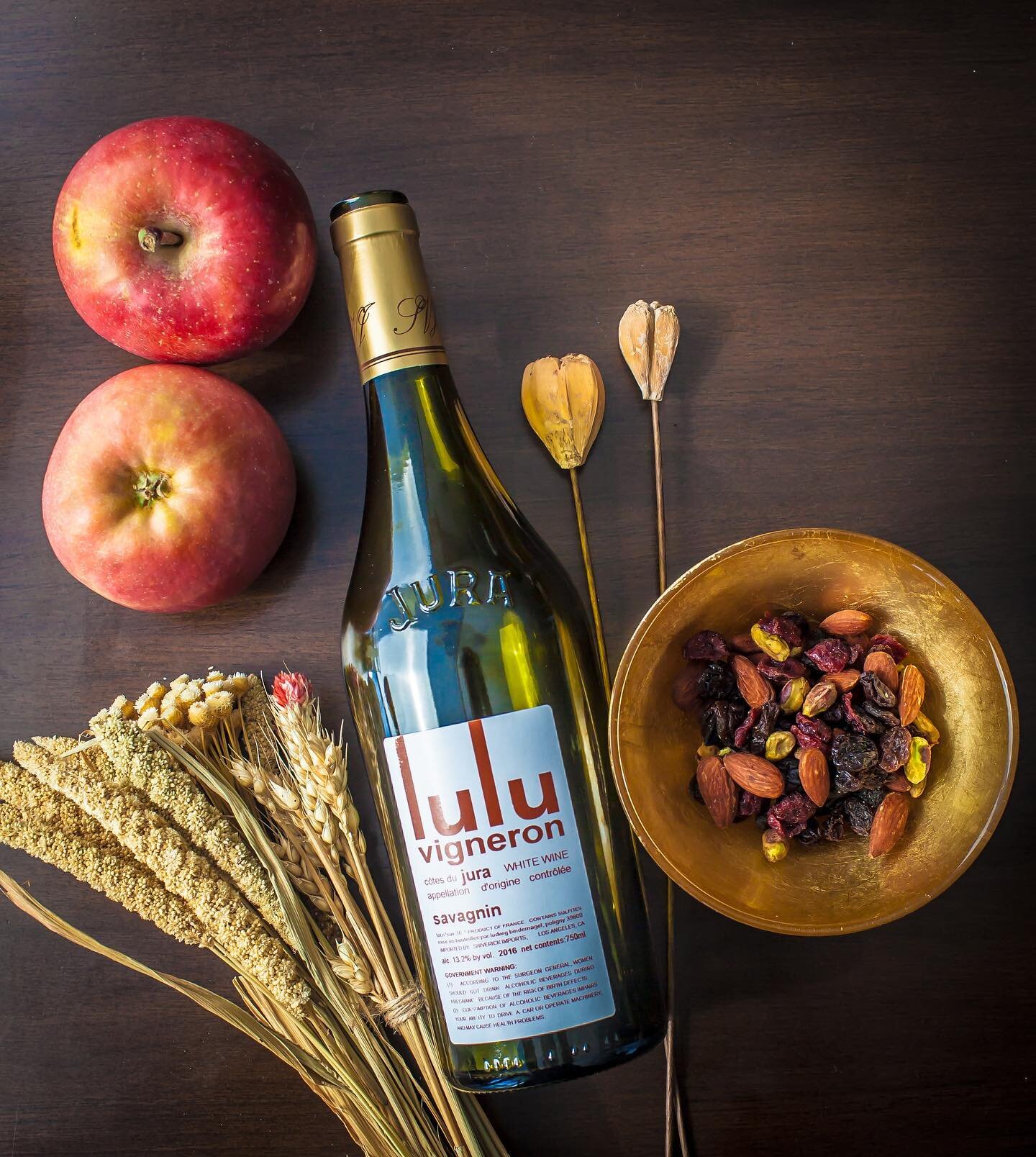 Fall is my Jura season, I can't help but think of the Jura as the days get colder. 

🍇 Lulu Vigneron was established in 2003 as a consequence of Ludwig Bindernagel and Nathalie Eigenschenck's true passion for wine. Unique soil (marl and calcareous),