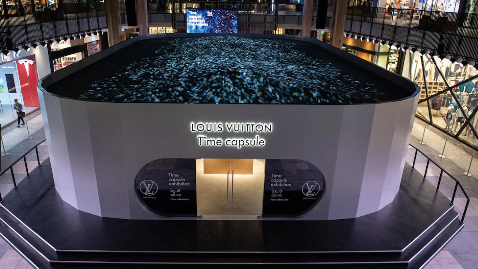 All Hail! Louis Vuitton 'Time Capsule' exhibit has proved that it is the Aphrodite of luxury. 2