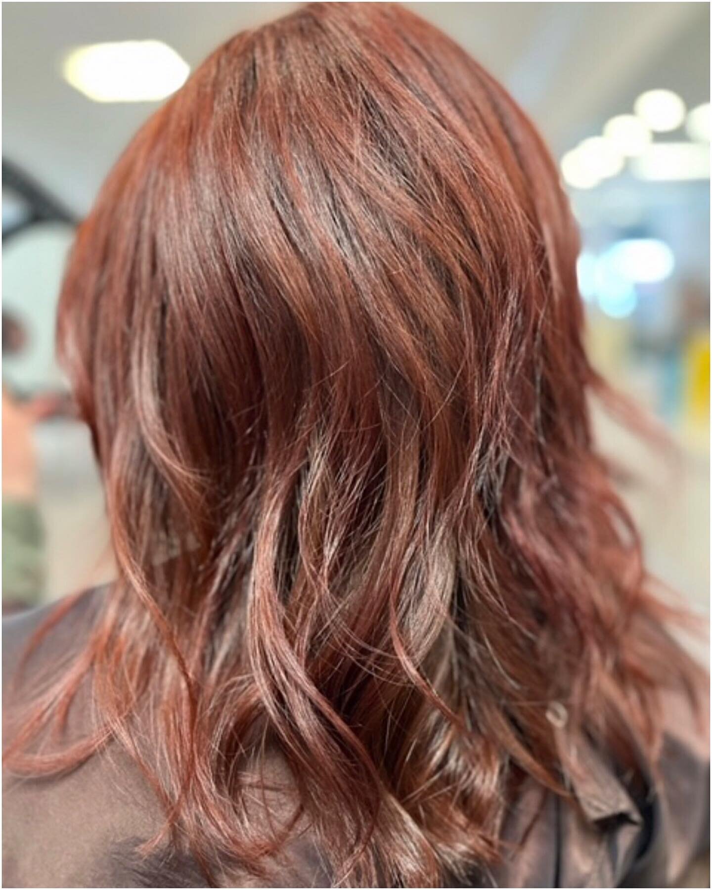 color, cut &amp; style | by Ariannys
&bull;
&bull;
&bull;
#themakeupstudiony #thestudiony #hair #haircolor #hairstylist #haircut #redhair #hairideas #hairbrained #hairsalonfeed #maneinterest #behindthechair #wellaprofessionals #wellahair #kerastase #