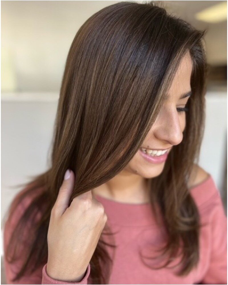 hair painting by Tori, glaze refresh by Janine &amp; styled by Jordan 
&bull;
&bull;
&bull;
#themakeupstudiony #thestudiony #hairpainting #balayage #brunette #brunettebalayage #brunettehair #brunettehairpainting #haircolorist #balayagehighlights #hig