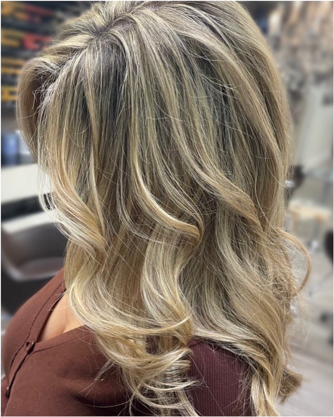 blonde by Heather | cut &amp; style by Nigel 
&bull;
&bull;
&bull;
#themakeupstudiony #thestudiony #hair #blonde #blondie #blondehair #highlight #highlightedhair #blondehighlights #blondespecialist #haircolor #haircut #blowout #blowoutstyles #behindt