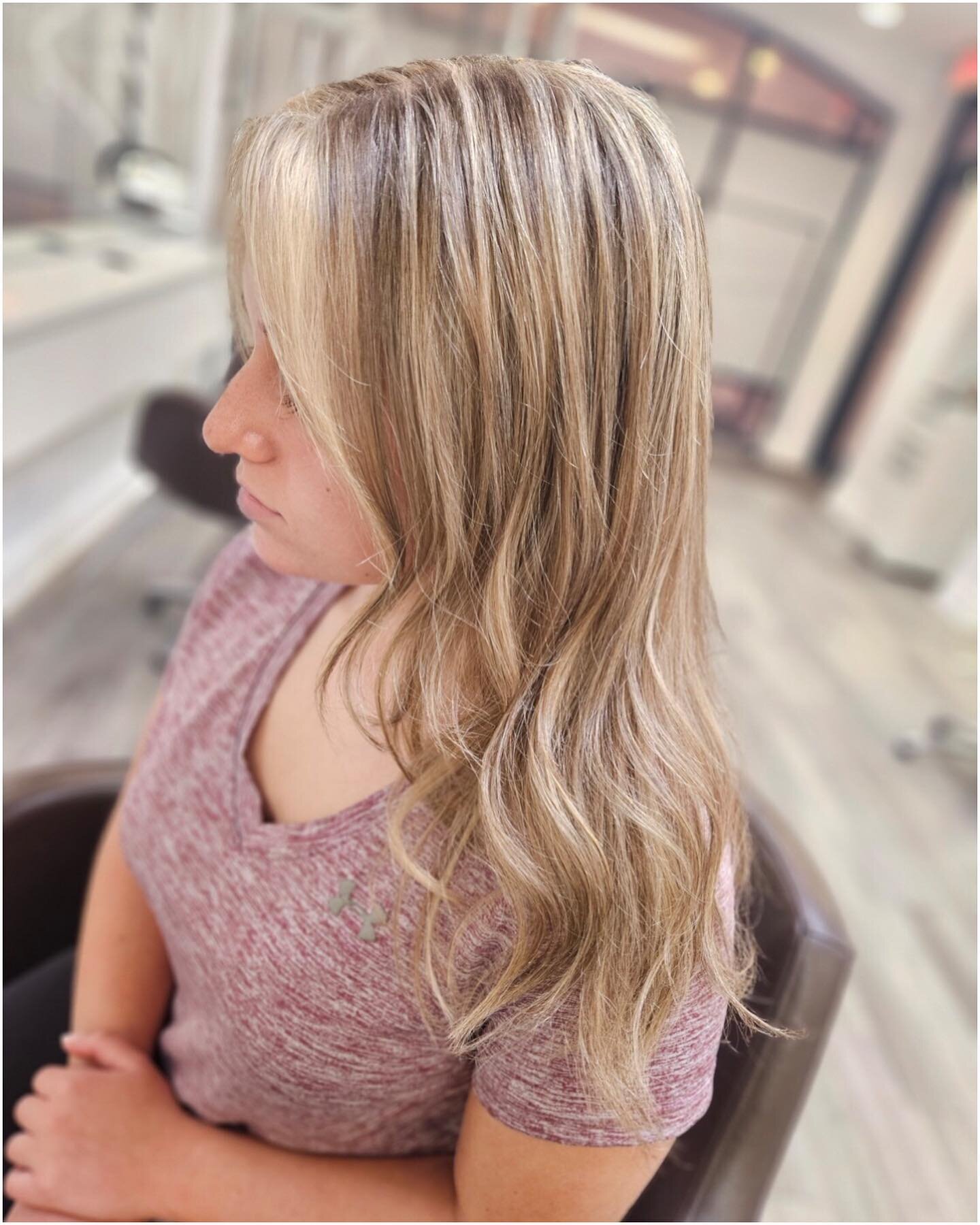 highlight, cut &amp; style | by Cristin F (&hellip;with Olaplex of course!)
&bull;
&bull;
&bull;
#themakeupstudiony #thestudiony #hair #highlights #highlightedhair #blonde #olaplex #olaplextreatment #haircut #haircutsforwomen #hairstyle #hairstylist 