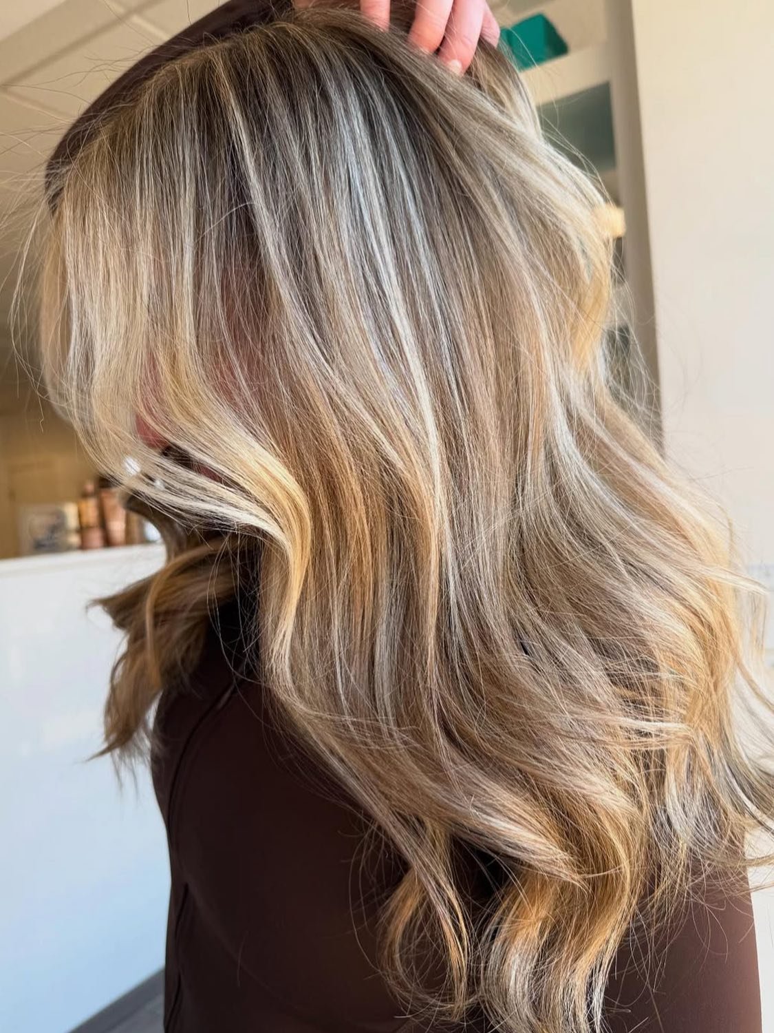 the blonde is blonding✨teasylights by Janine | cut &amp; style by Jordan 
&bull;
&bull;
&bull;
#themakeupstudiony #thestudiony #babylonny #longislandbeauty #longislandhair #babylonsalon #LIhairstylist #Longislandlife #hairgoals #Longislandhaircare #b