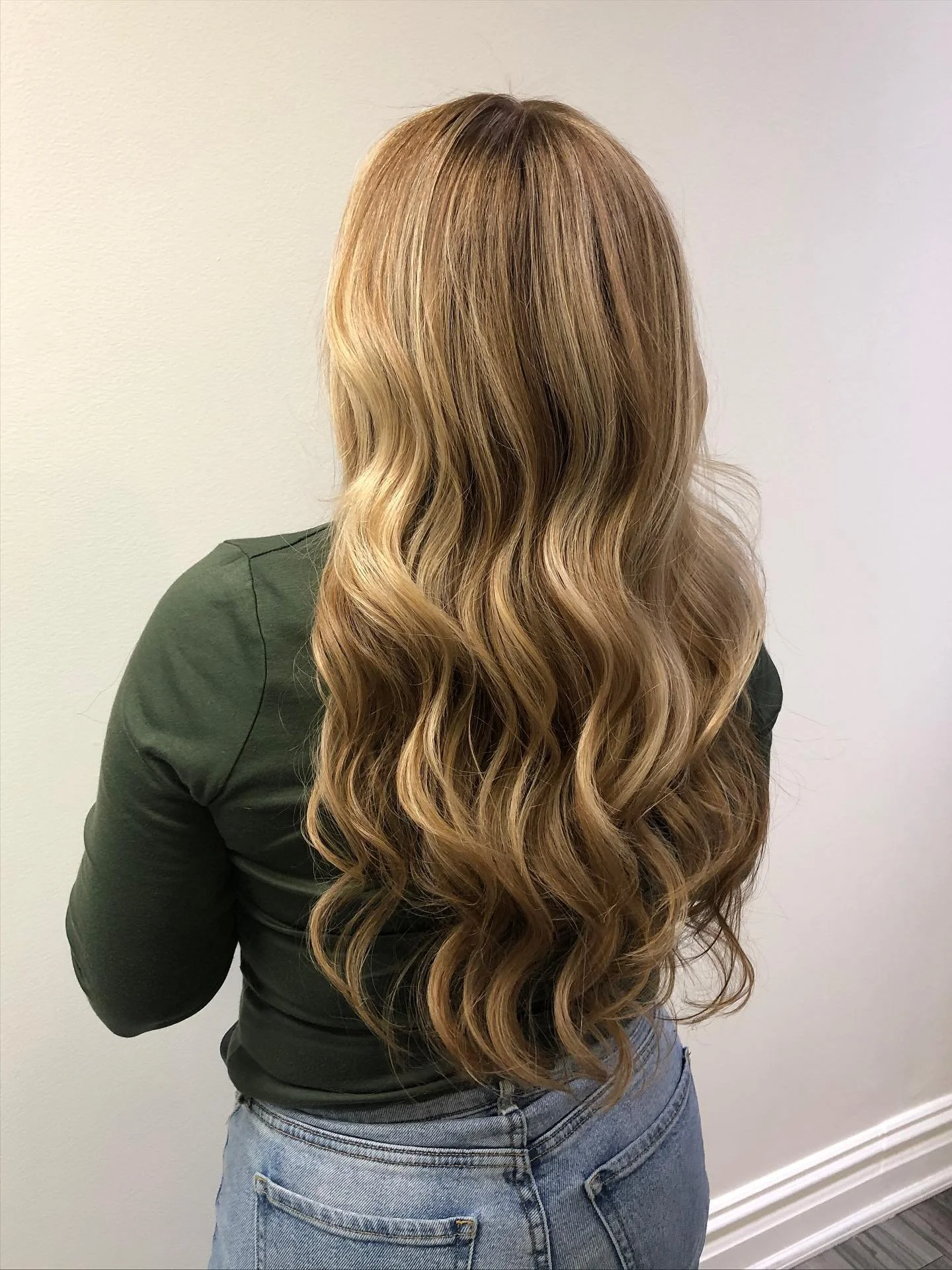highlights &amp; style | by Ariannys
&bull;
&bull;
&bull;
#themakeupstudiony #thestudiony #highlights #highlightedhair #hairinspo #blonde #highlightedbrunette #redken #wellaprofessionals #balayage #balayageartists #maneinterest #babylonvillage #longi