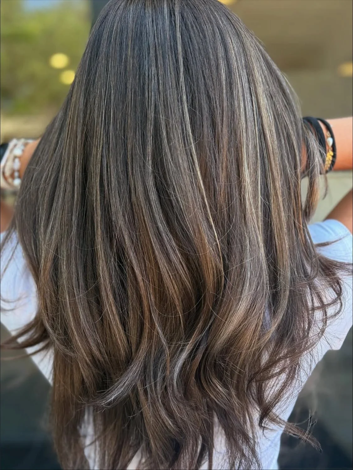 ashy highlights by Heather | cut &amp; style by Jordan
&bull;
&bull;
&bull;
#themakeupstudiony #ashybalayage #brunettebalayage #hairpainting #balayageartists #bestofli #longisland #longislandhair #babylonvillage #bumbleandbumble #hairinspo #brunetteh