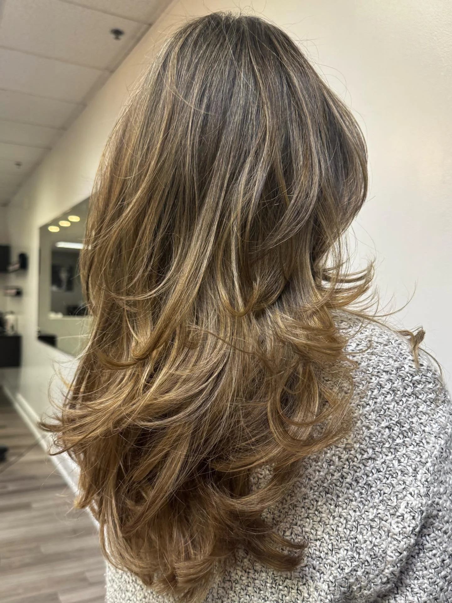 highlights, cut &amp; blowout | by Ariannys
&bull;
&bull;
&bull;
use code THESTUDIONY for % off your order at wellastore.com

#fyp #wellaaffiliate #brunettebalayage #themakeupstudiony #babylonvillage