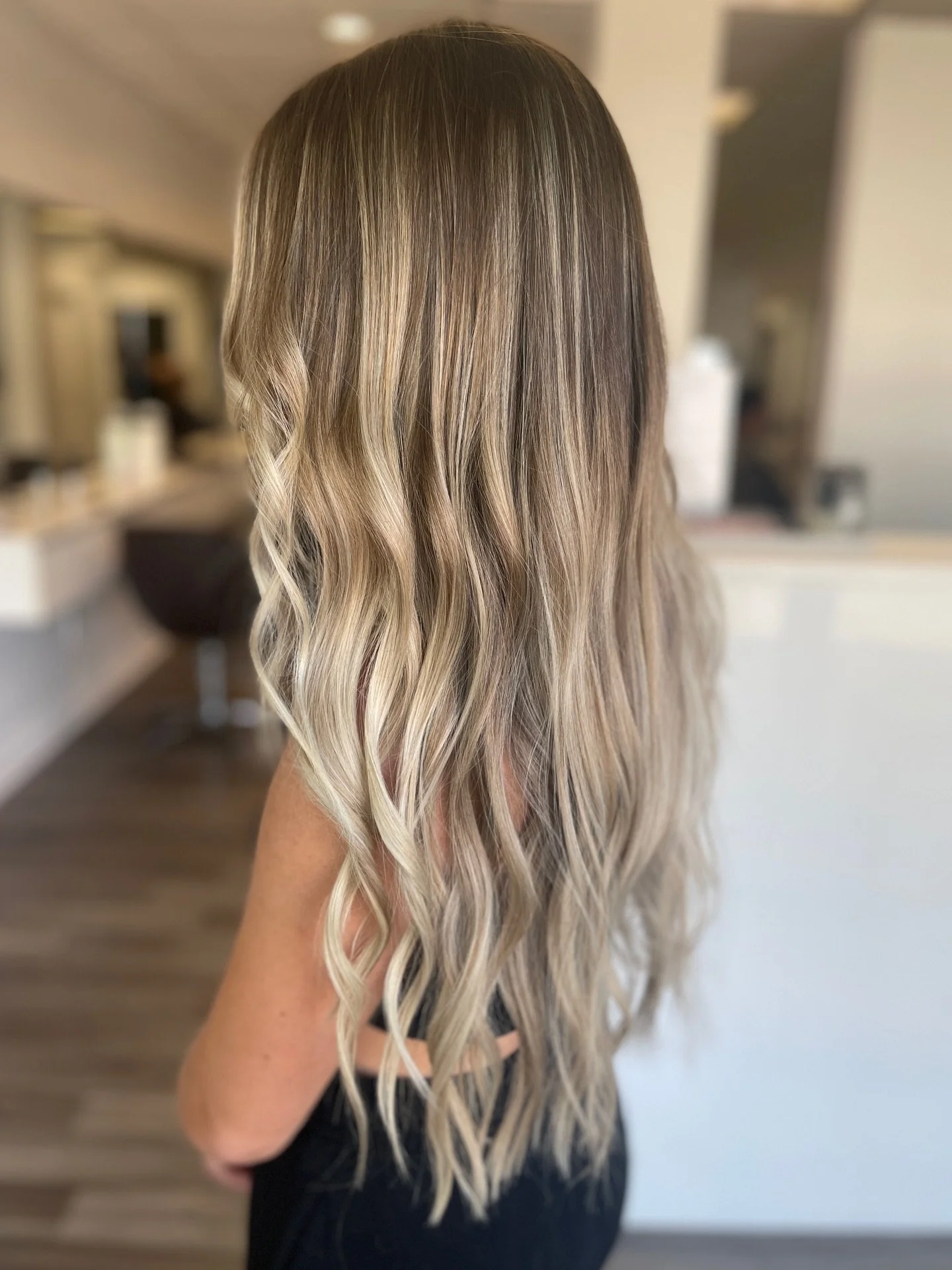 it&rsquo;s bleach season☀️🏝teasylight hair painting by Dani | cut &amp; style by Tori 
&bull;
&bull;
#themakeupstudiony #fyp #longislandhair #teasylightsandbalayage #newyorkhair