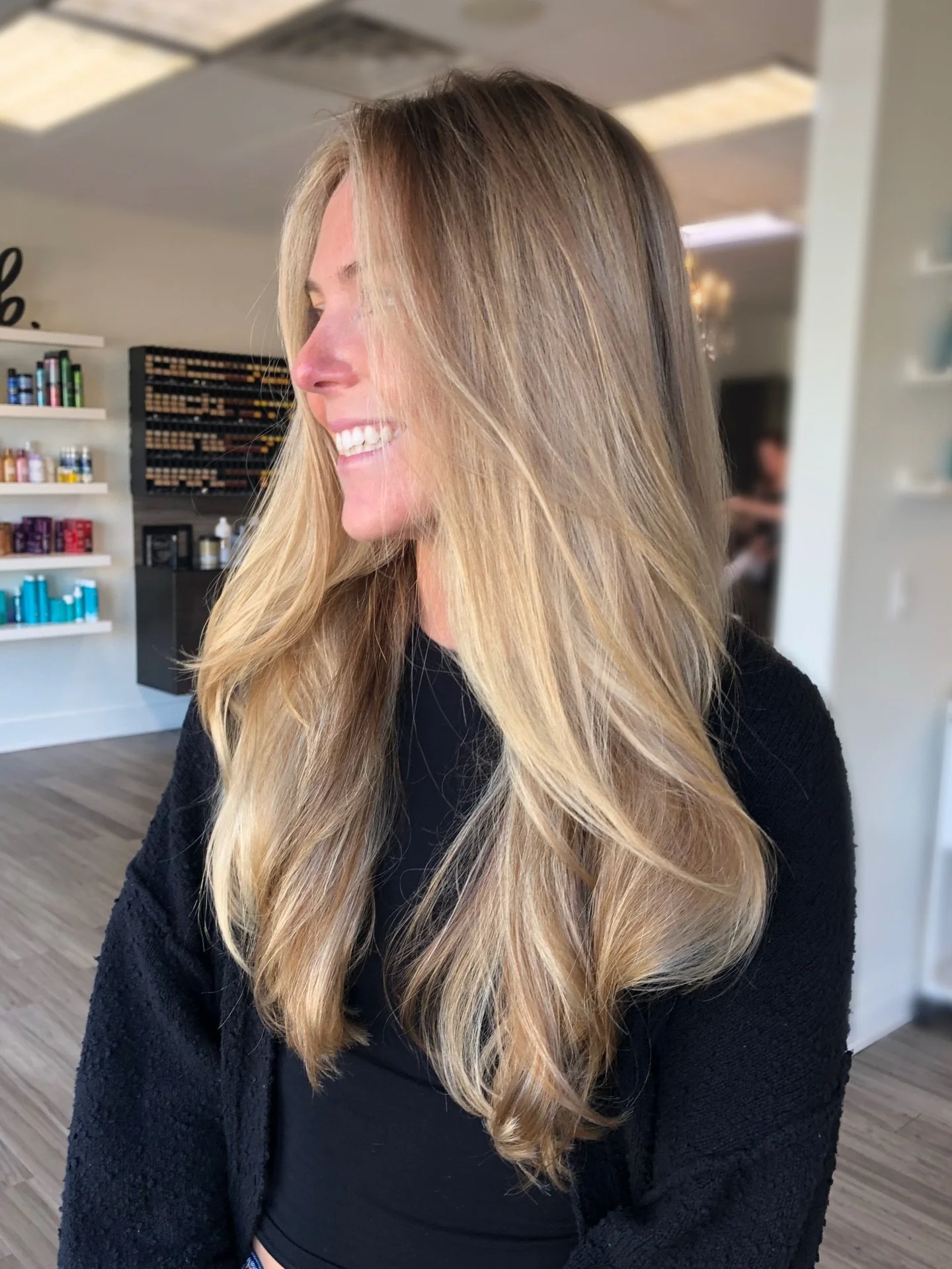 sun kissed☀️😉 hair painting by Heather | cut &amp; style by Jordan
&bull;
&bull;
#themakeupstudiony #sunkissedhair #sunkissedglow #longislandhair #blondebalayage