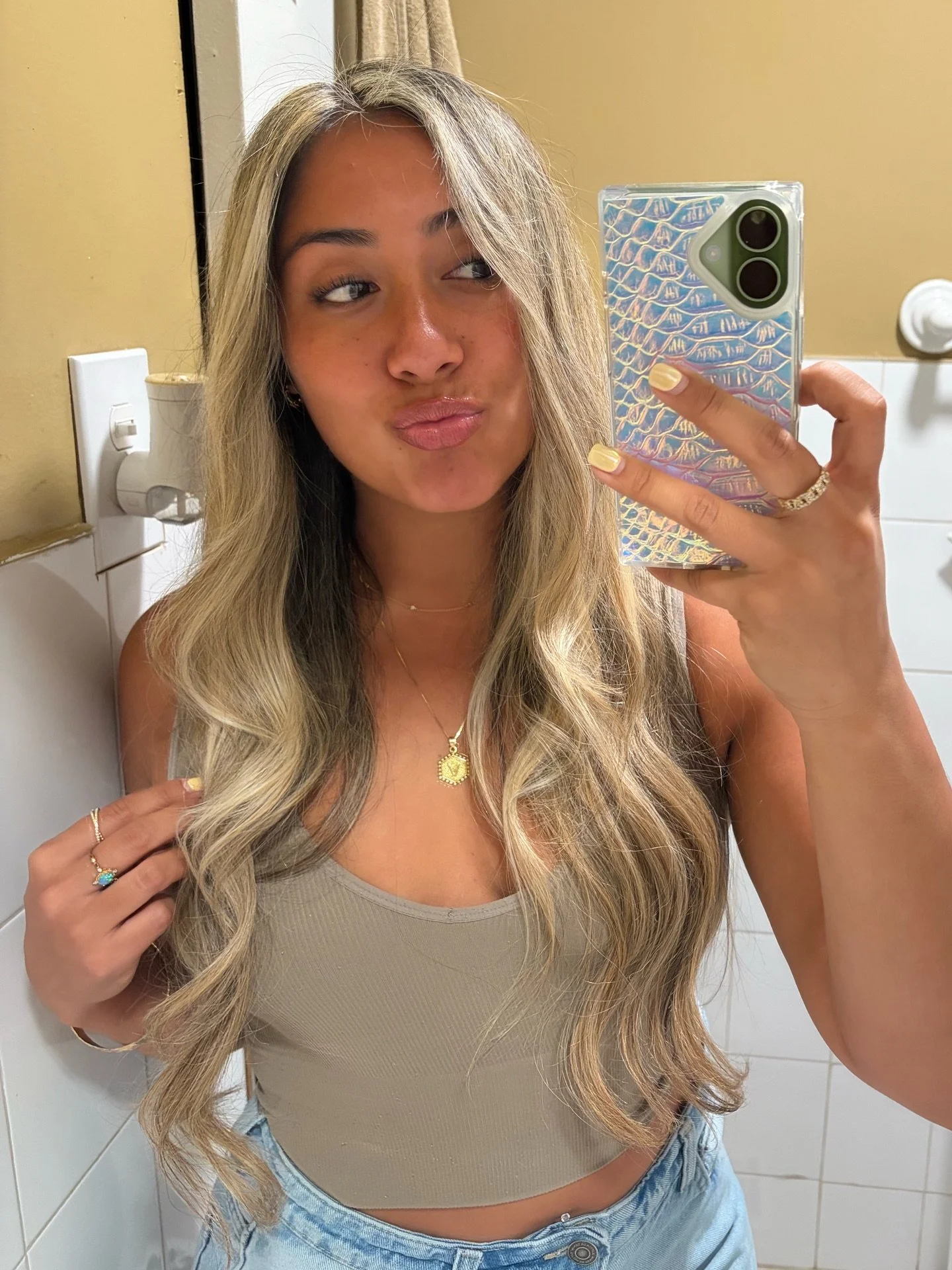 she&rsquo;s blonddde✨ highlights &amp; tip outs by Dani 
&bull;
&bull;
#themakeupstudiony #longislandhair #blondehighlights #newyorkhair #longislandhairsalon