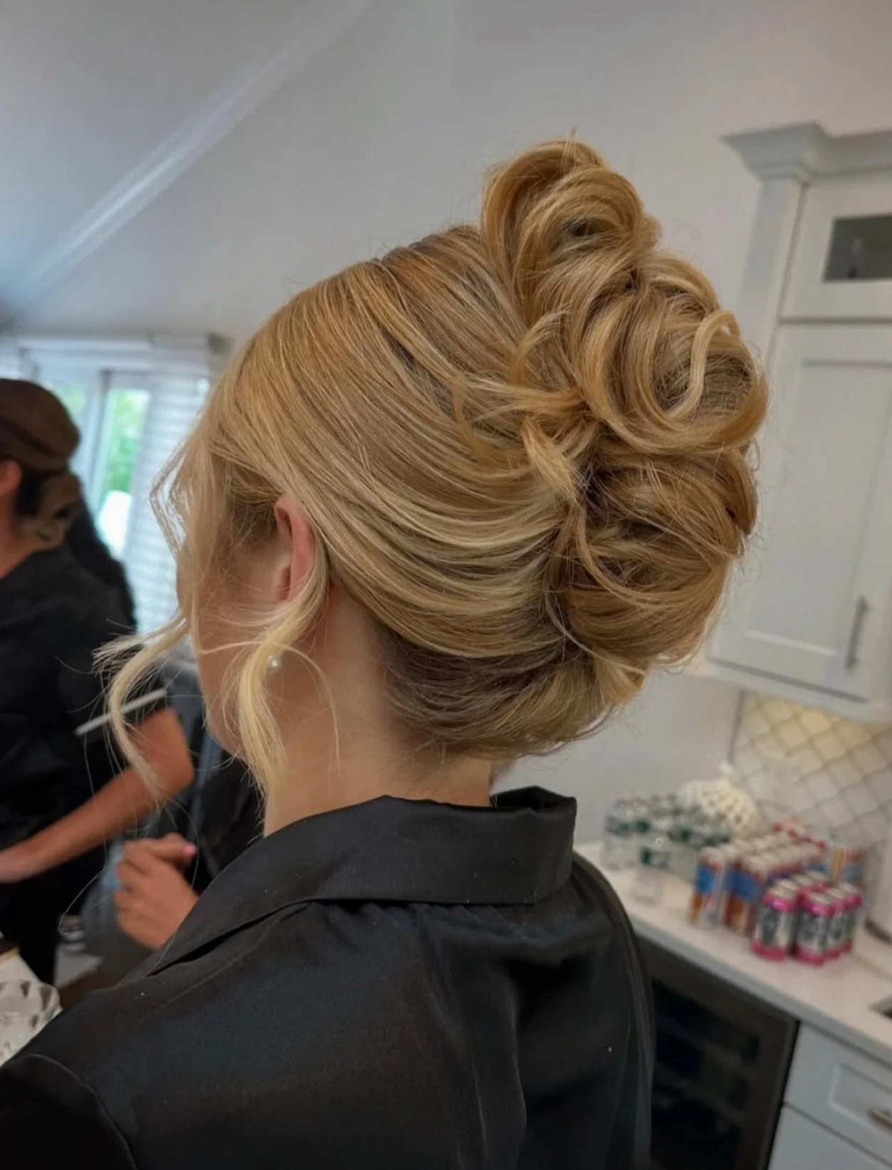 bridal party upstyle | by Elena
&bull;
&bull;
#weddinghair #bridesmaidhair #hairstyleinspo #themakeupstudiony #bridalpartyhair