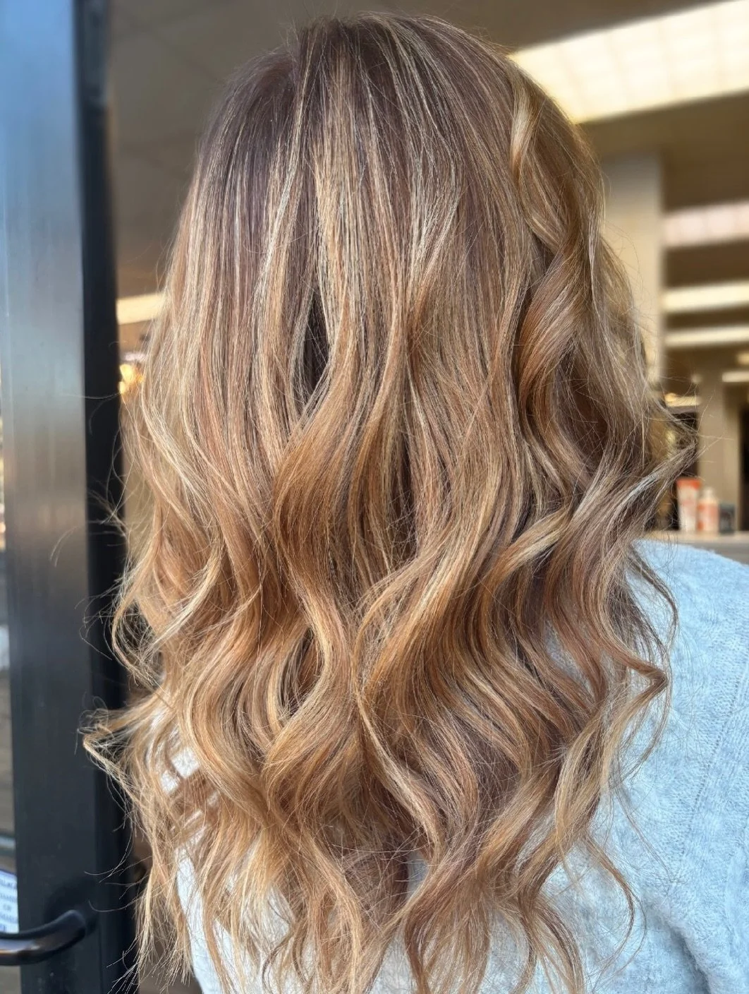 sunkissed☀️ highlights by Heather | cut &amp; style by Jordan 
&bull;
&bull;
#themakeupstudiony #longislandhair #highlightedhair #wellacolor #babylonny