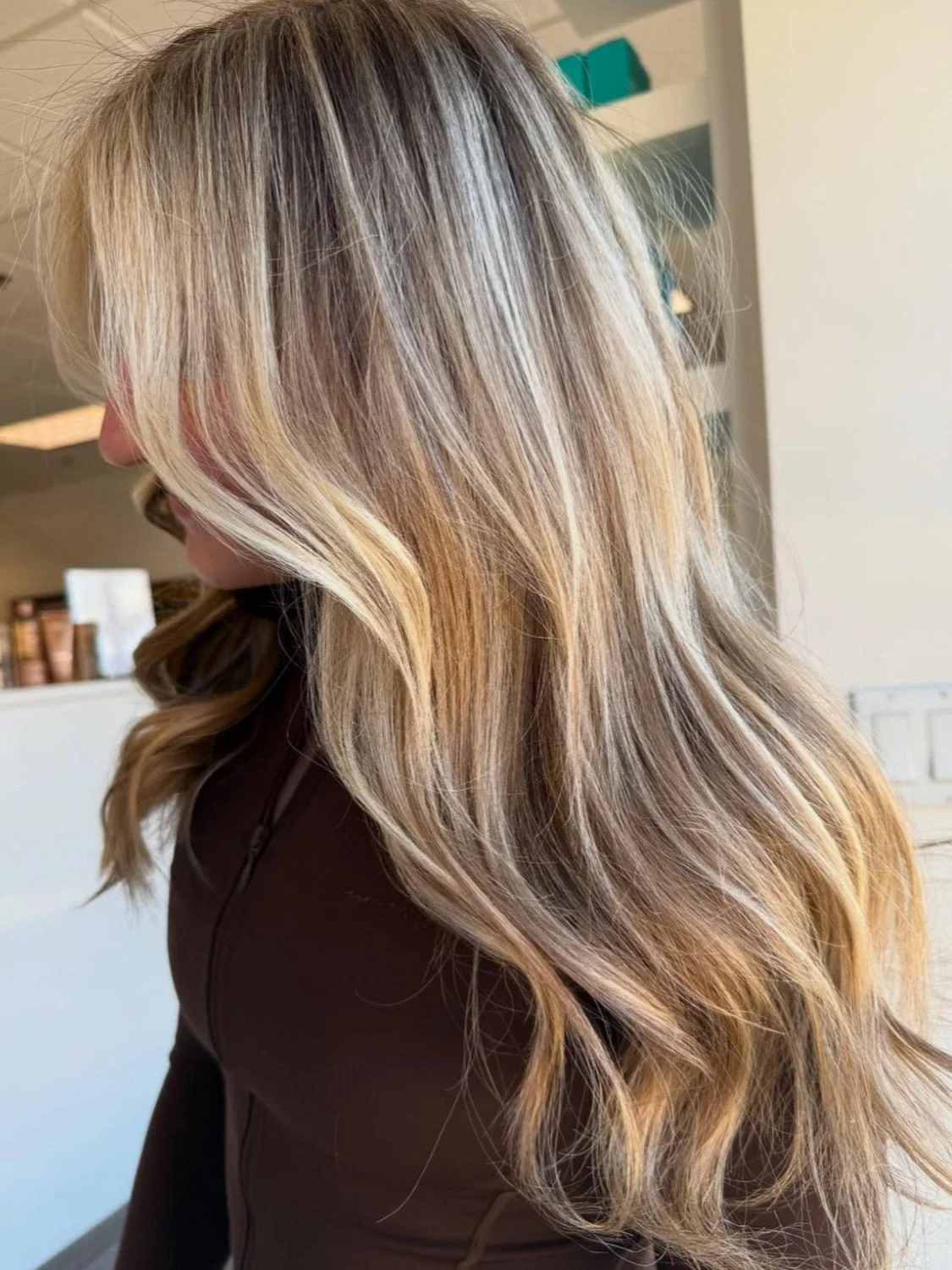 full teasylight by Janine | cut &amp; style by Jordan
&bull;
&bull;
#themakeupstudiony #fyp #fallhair #fallblonde #longislandhair