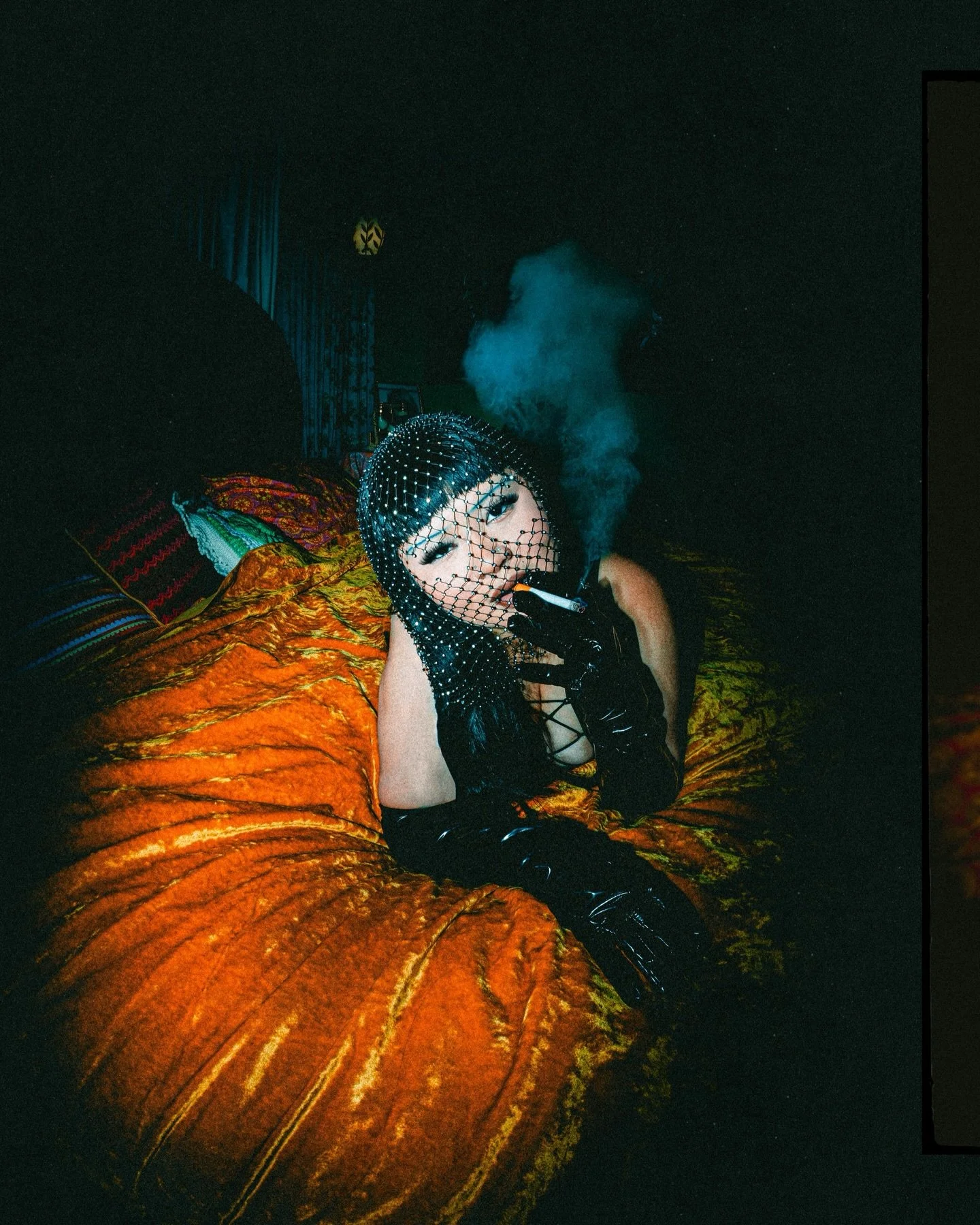 Velvet, Scorched. 🚬 

Creative Director/Photographer: @anthonysaperture 
Model/Mua: @kimmnuggs 
Styling: @anthonysaperture 
Set: @that70spadscottsdale