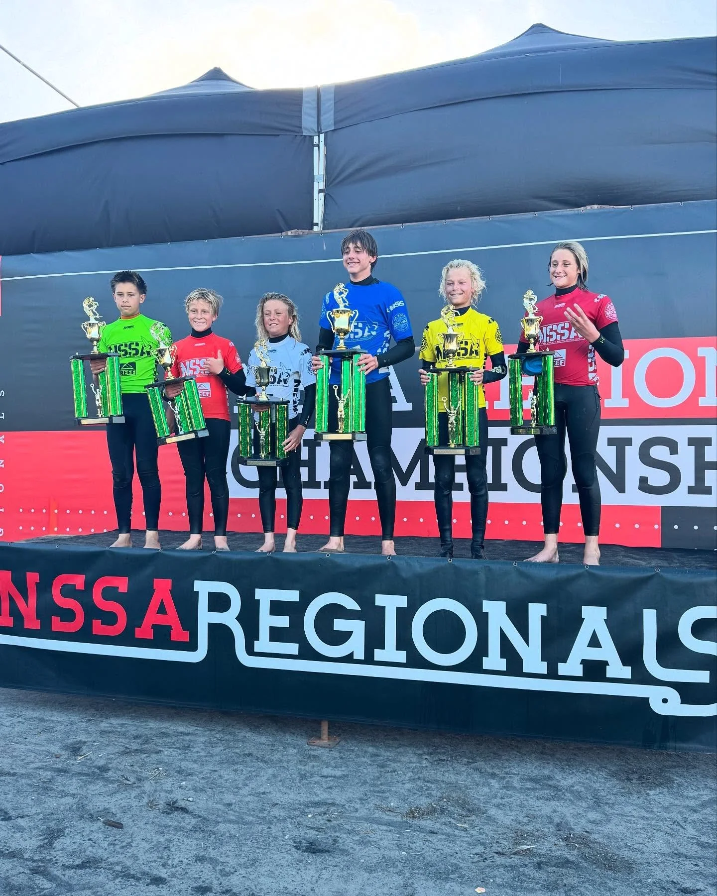 Marco Surf Team&rsquo;s small yet mighty crew at the NSSA Regionals today. Nice job groms! 🏄&zwj;♂️🏄🏼&zwj;♀️🔥 @killerdanasurfshop @nssasurf