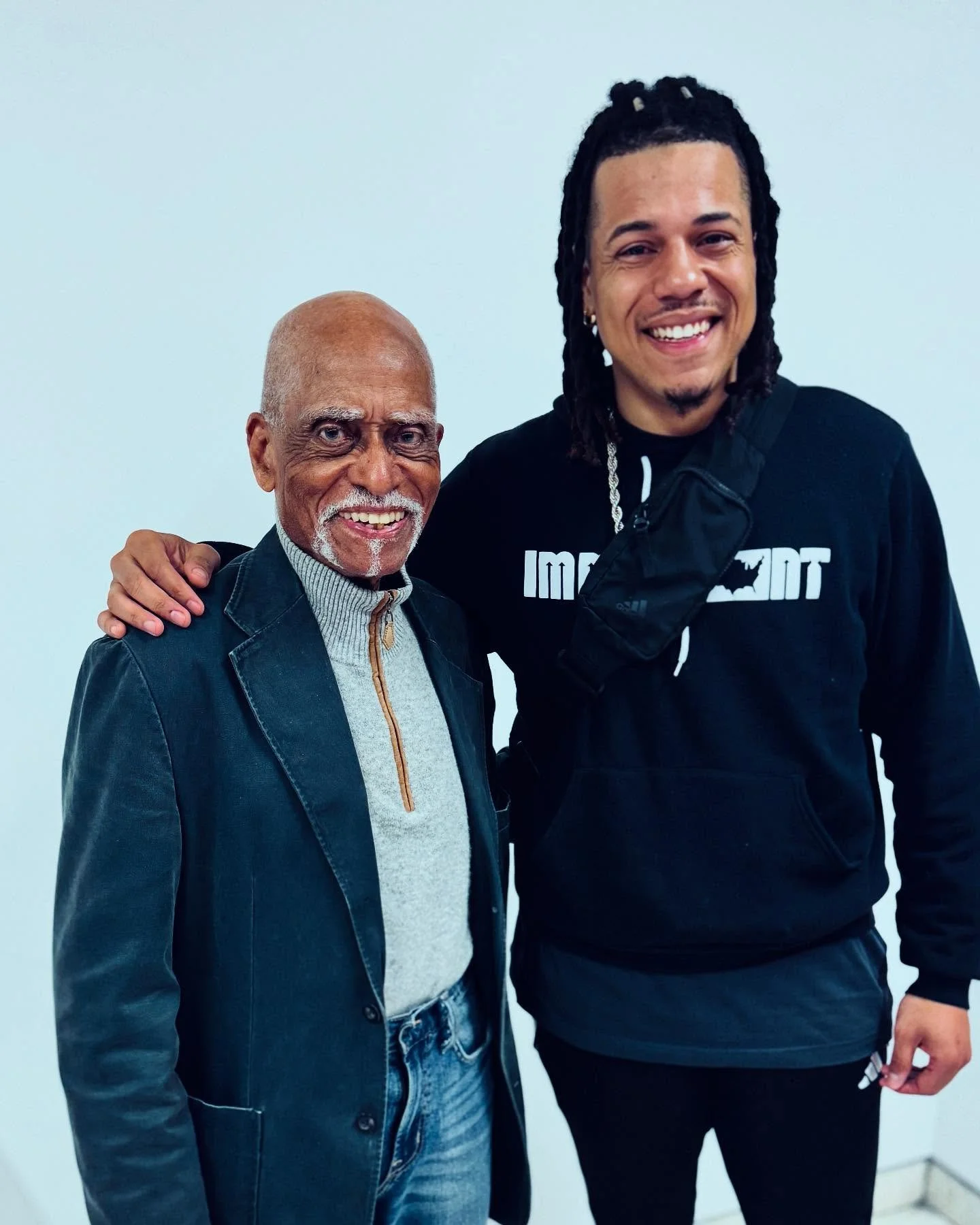 Cheesin with the GOAT tenor George Shirley! 
He said &ldquo;HunkenTenor? I&rsquo;d think HonkinTenor with that height!&rdquo; and went on to share some wisdom. Just incredibly grateful!
&bull;
&bull;
&bull;
#tenor #opera #mozart #OperaLegend #GeorgeS