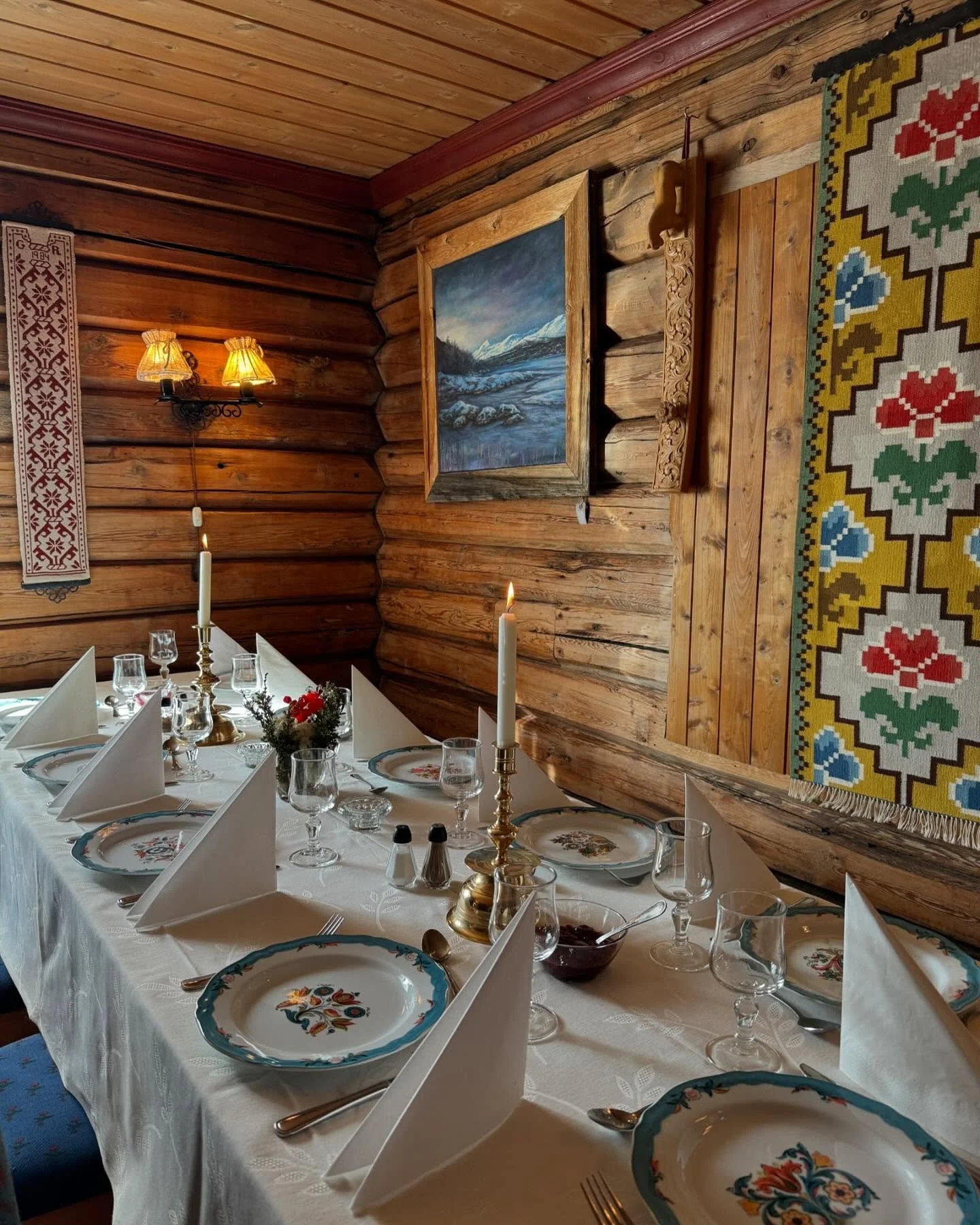 Hos oss kan du feire sm&aring; og store begivenheter med de du er glad i, idag har vi gleden av &aring; huse et 
90-&aring;rslag⭐️💐

#hageseterturisthytte #pluscamp #nafcamp
#sommer2025 #norgesferie #visitdovre #dovrefjell #rondane #ronadanevegen #p