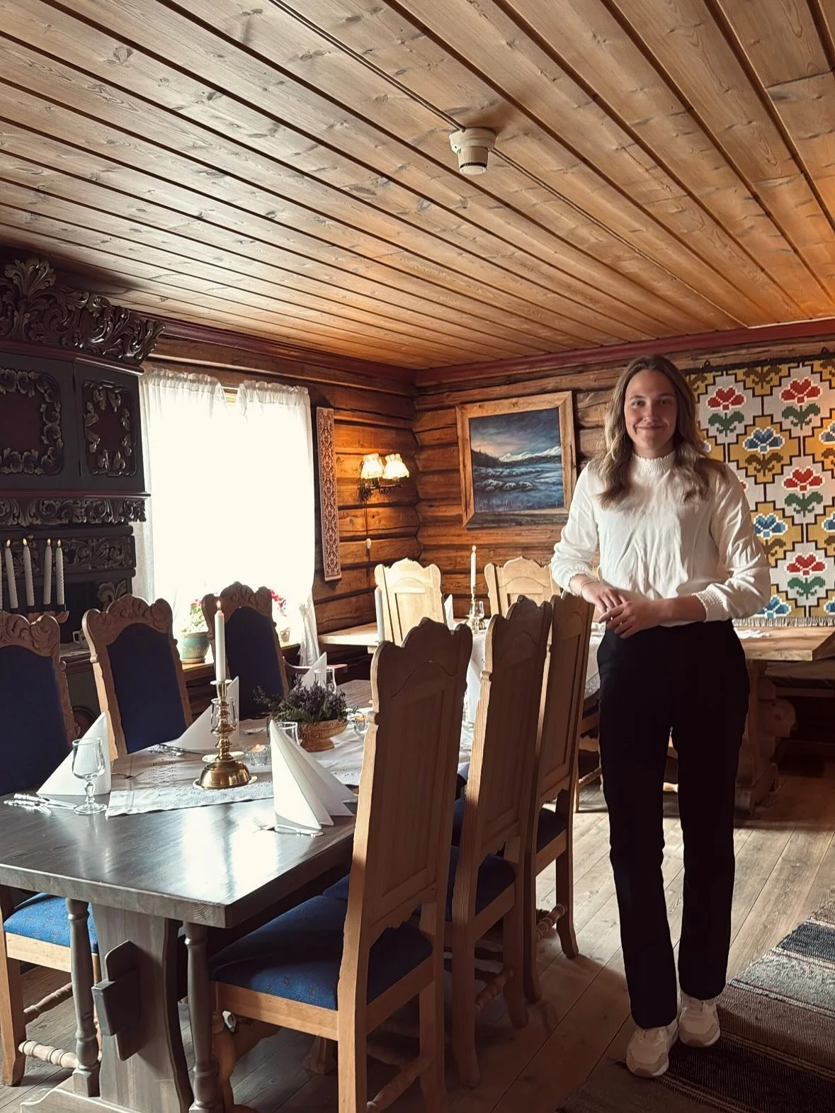 🍂 Sommeren er kanskje p&aring; hell, men fjellet venter fortsatt! 
Vi har ledig kapasitet utover h&oslash;sten, og tar gjerne imot b&aring;de sm&aring; og store grupper. 
Ta med kollegaene, vennegjengen eller familien &ndash; og opplev fjellet i h&o