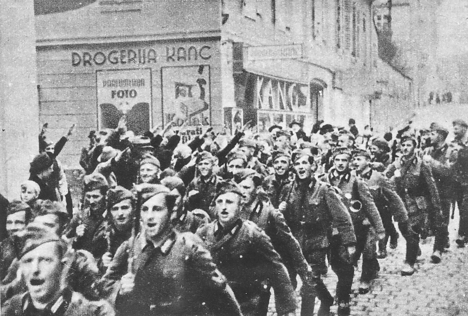 3-1941.jpg