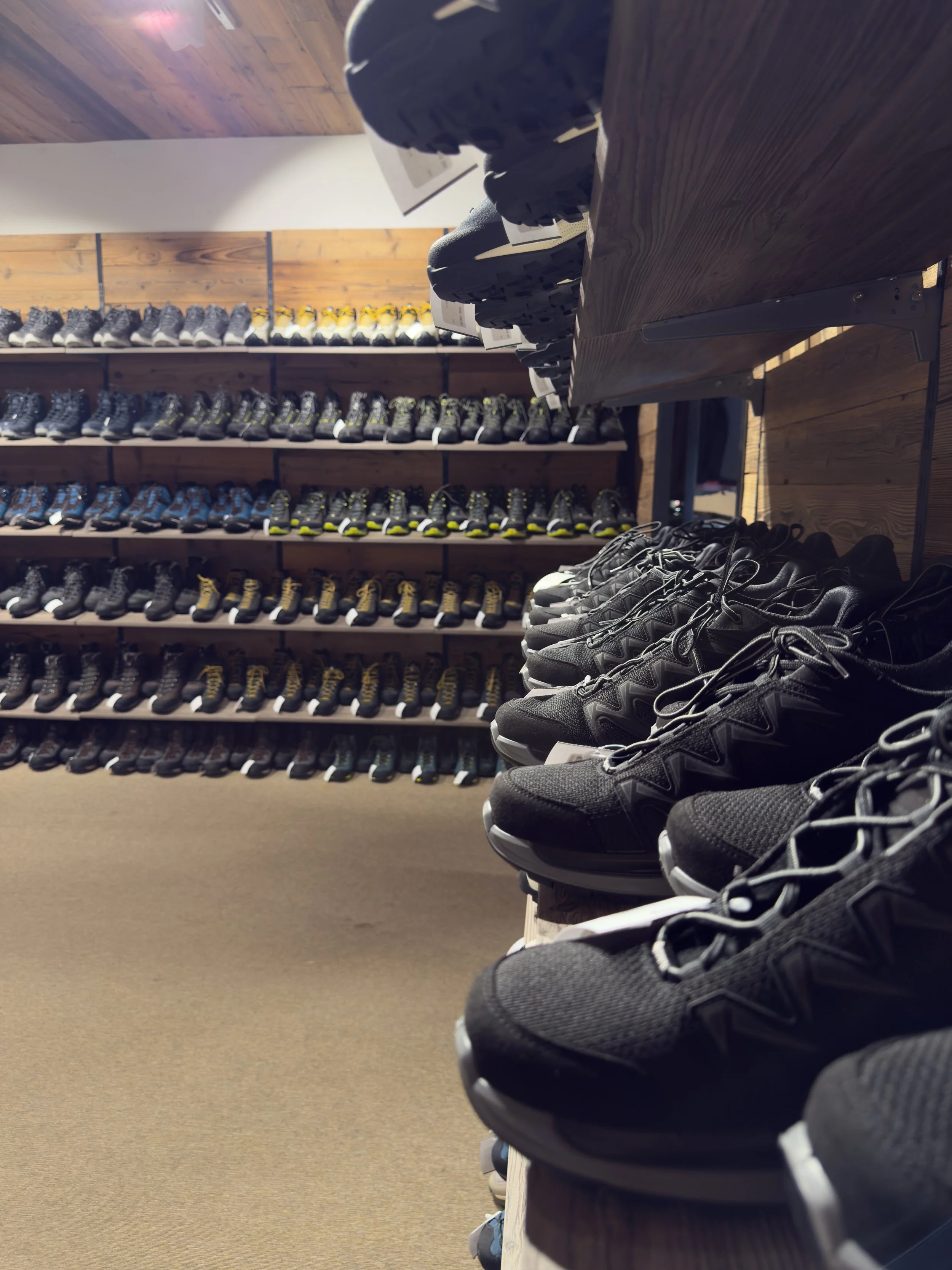 Ampia scelta di scarpe da trekking da Boom Sport  St. Moritz.
