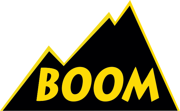 Boom Sport Logo mit stilisiertem Bergmotiv in Gelb auf schwarzem Hintergrund – Sportgeschäft und Vermietung in St. Moritz.