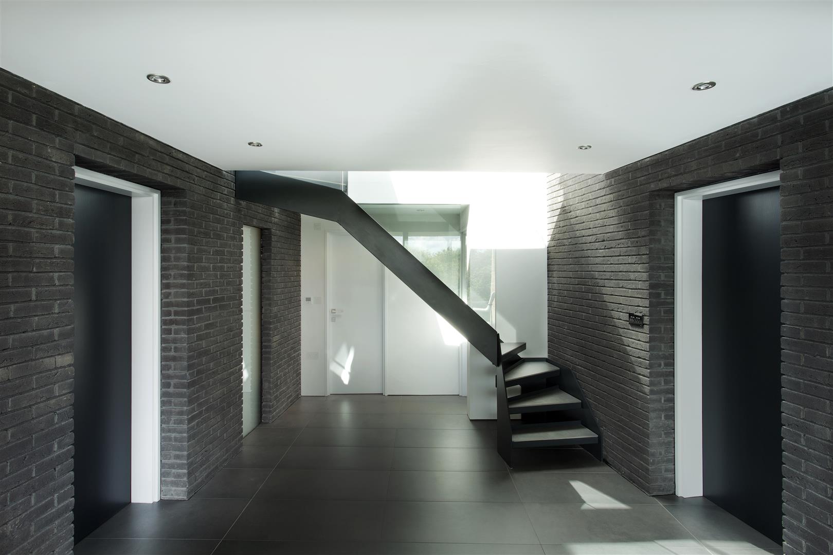 Scheme: Replacement Dwelling Location: Hampshire Commencement : December 2012. Completion: February 2014 Architect: Andy Ramus Photographer: Martin Gardner, www.martingardner.com — Winner of: The Sunday Times British Homes Awards 2014 Shortlisted for: The Brick Awards 2014 Build It Awards 2014
