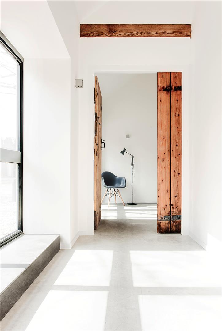 Scheme: Refurbishment Location: Hampshire Commencement : June 2012. Completion: March 2013. Photographer: Martin Gardner, www.martingardner.com — Press: 2013 – Grand Designs Magazine