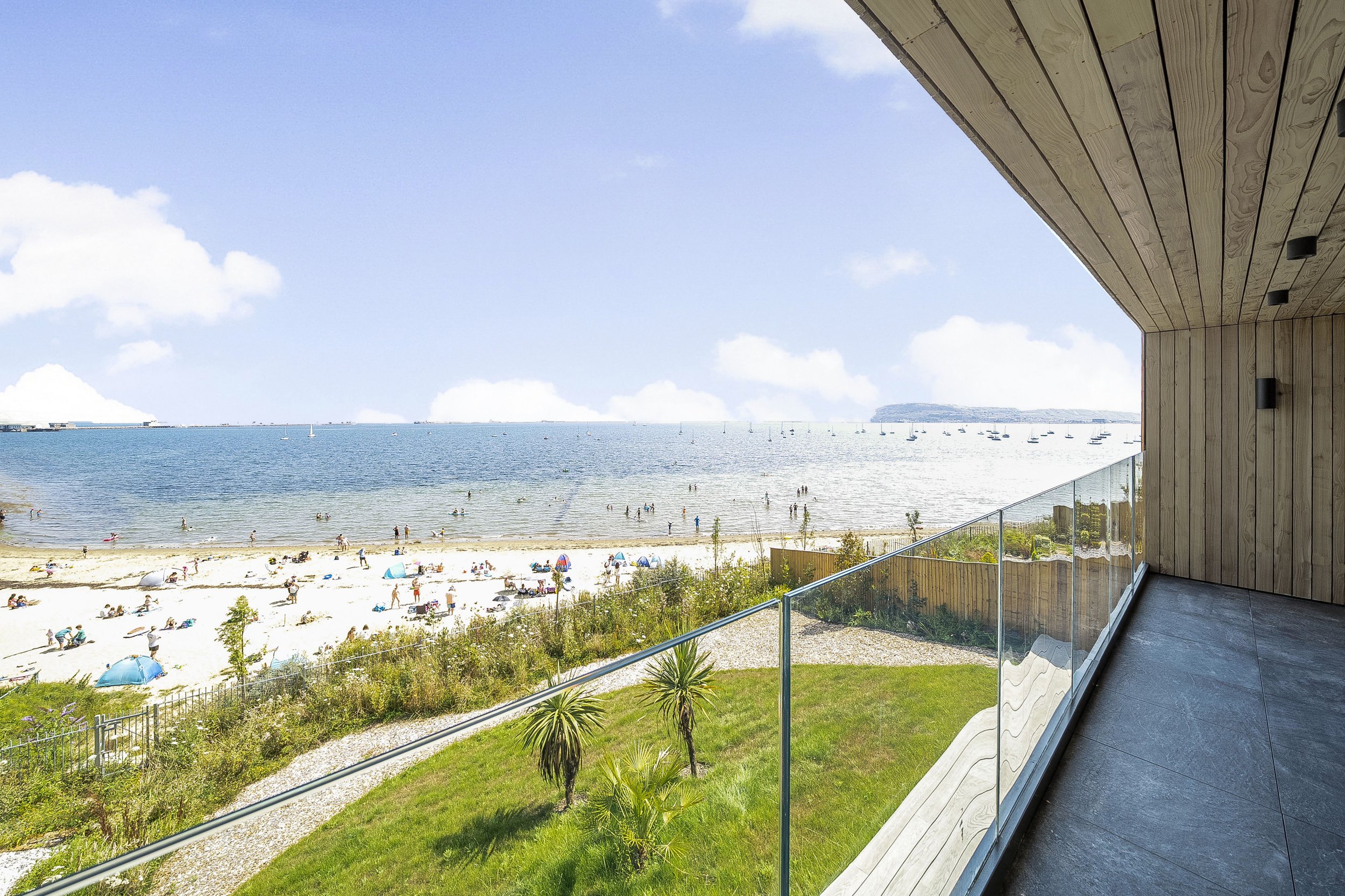 The thoughtful use of glazing throughout ensures that each room feels deeply connected to its surroundings. Large openings at the upper levels bring in an abundance of natural light, while offering stunning, panoramic views of the landscape. The des