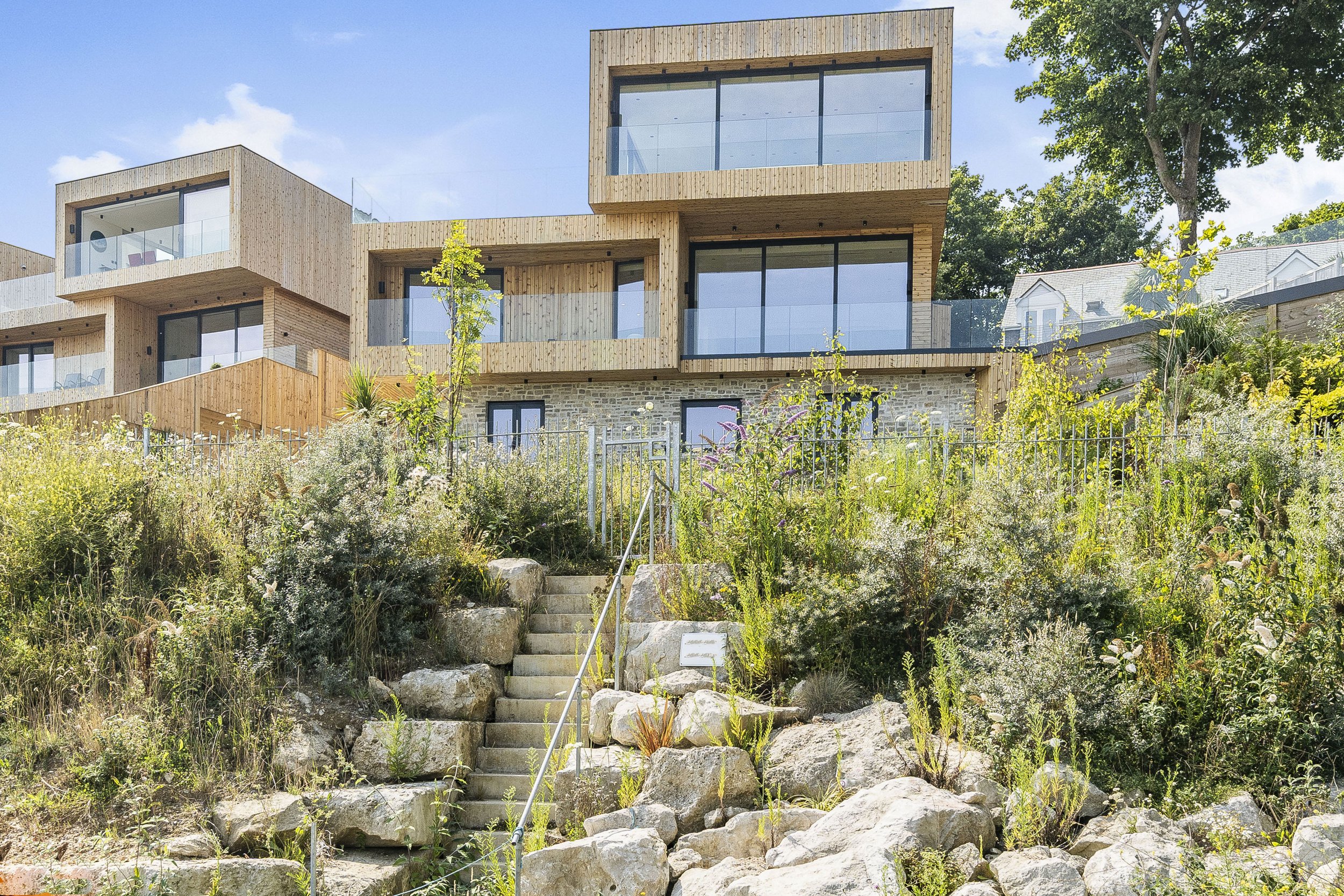 The homes are strategically placed on the hill, each carefully splayed to maximise both views and seclusion. This design approach reduces the potential for overlooking while ensuring that every room enjoys a unique vantage point, from the ever chang