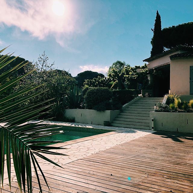 If, like me, you wish you were here in the sun ☀️ ☀️ and not under these leaden grey UK skies then you like to know there is one free early summer week at Villa Frida from Friday 21st to  Friday 28th June - see stories for a mini house tour and www.v