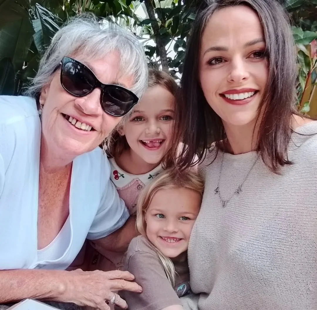 A bittersweet Mothers Day 🌹 

My greatest joy in life is being their mum. Spending the day with my loves, while deeply missing my most favourite lady... We hoped you liked the melting moment xx 

Happy mother's day to all the extraordinary women I'm