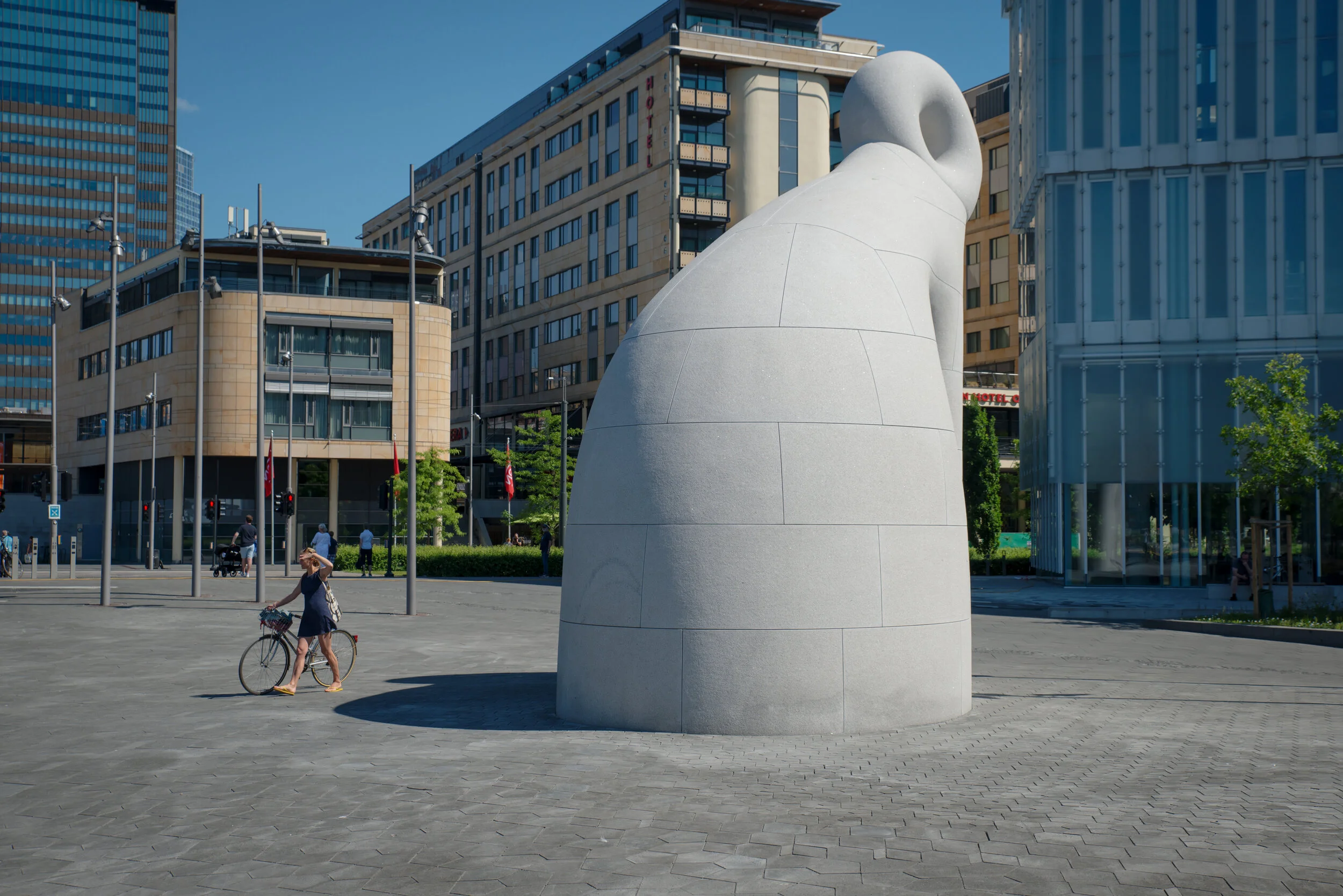  Martin Puryear,  Skapning fra Iddefjord , 2020. Foto: Carsten Aniksdal / Skulpturstopp 