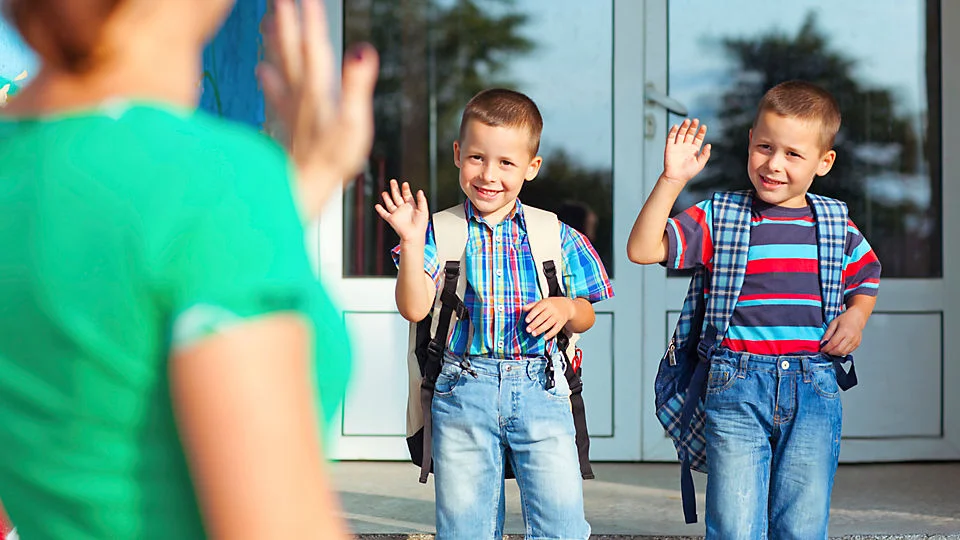 boys-wave-bye-before-school_TS_166671541.jpeg