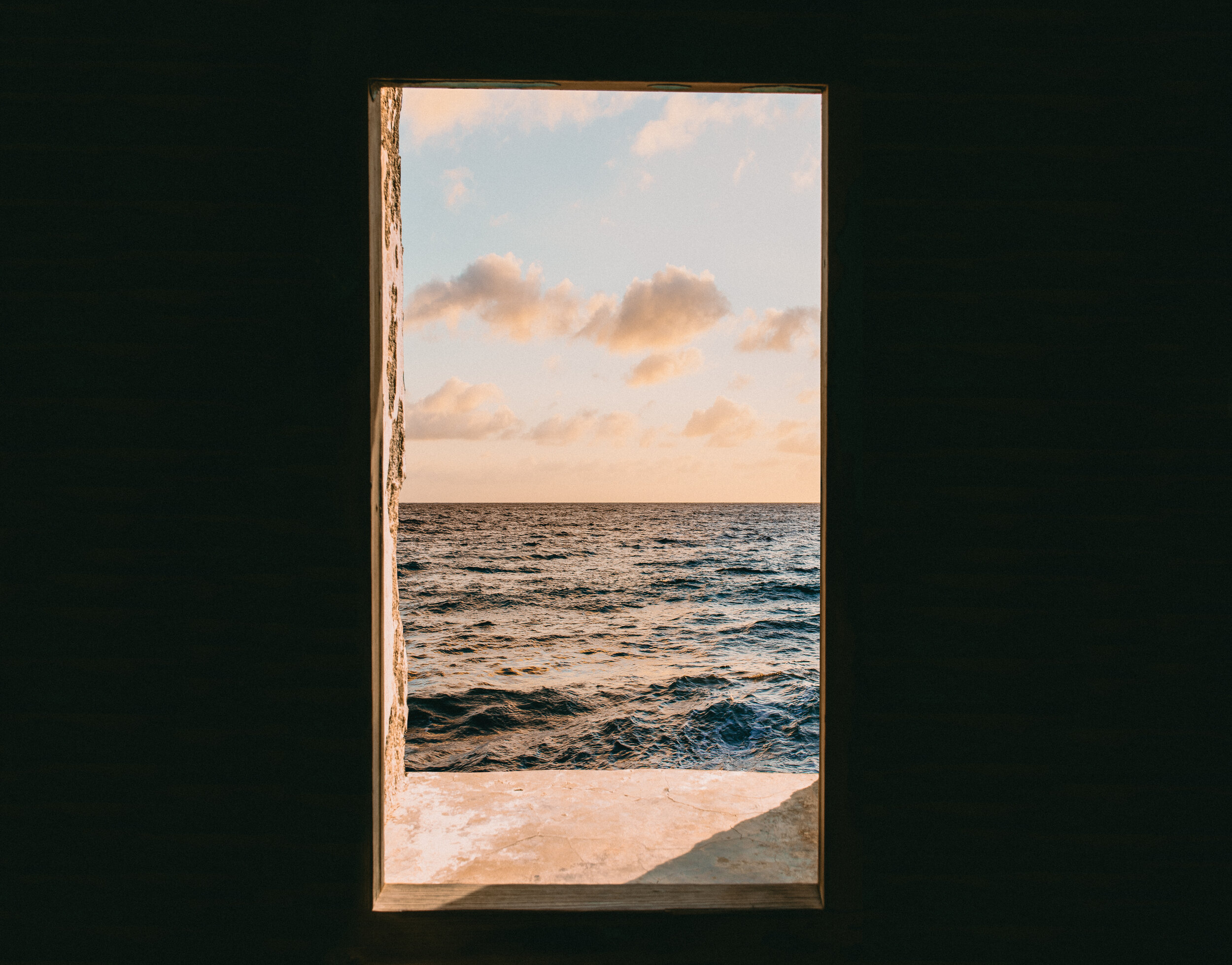 window-view-of-sea-during-golden-hour-2733955.jpg