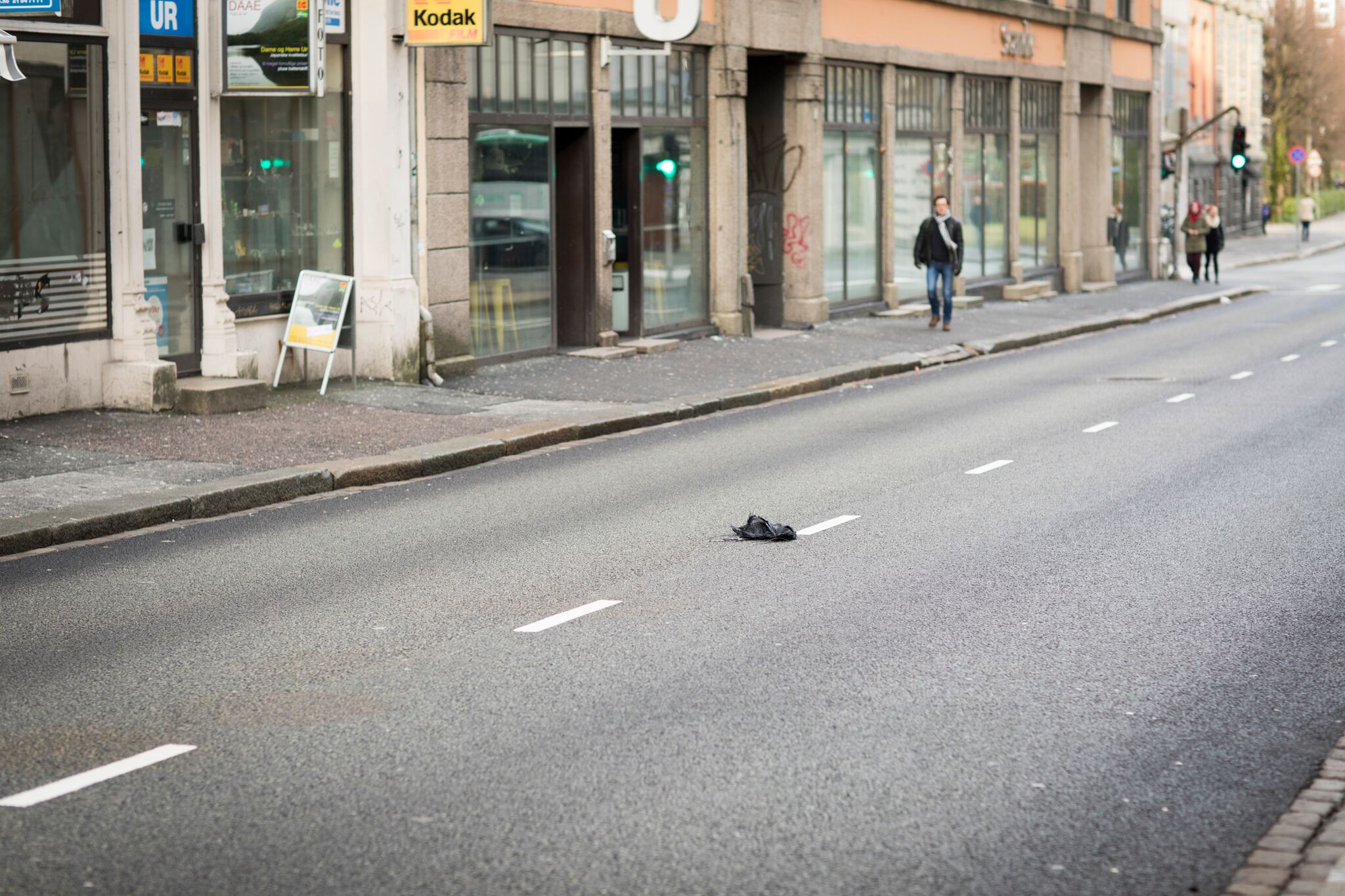 Som rett og slett består av forlatte paraplyer i Bergen!