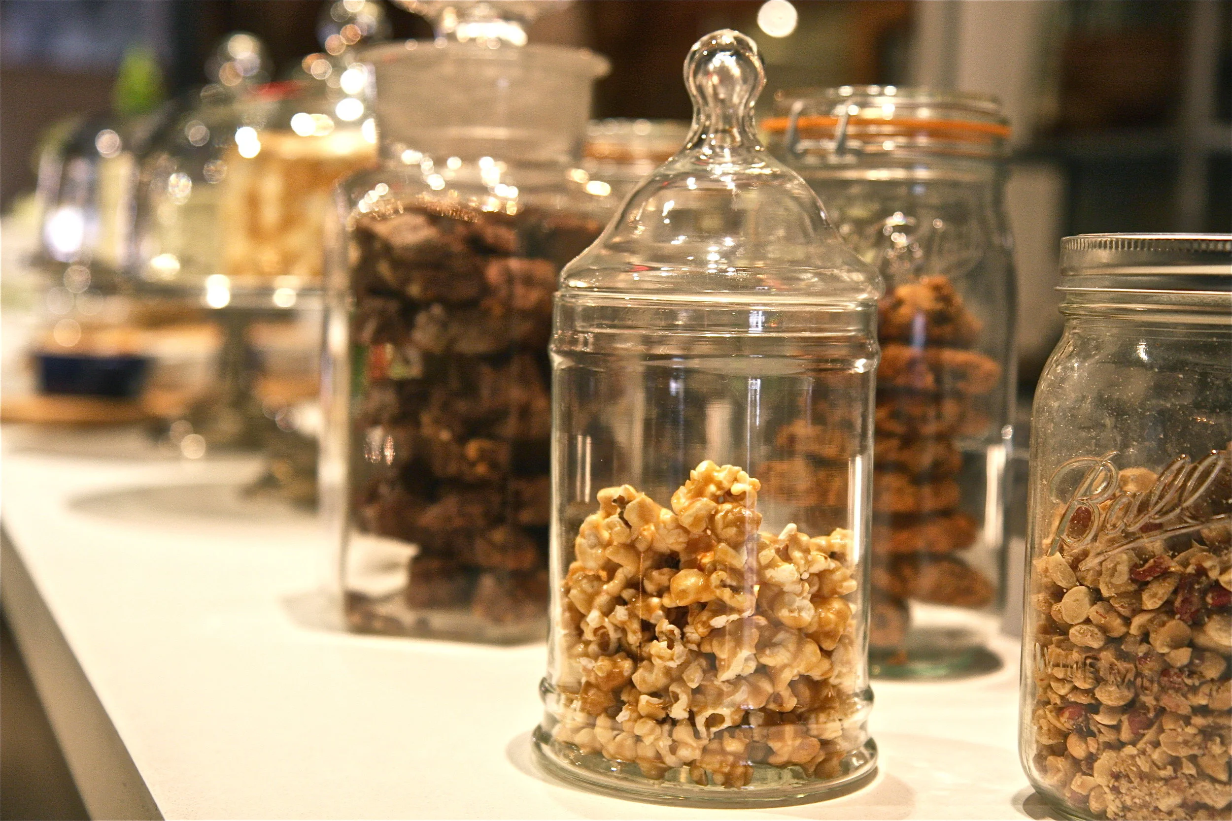 PHOTO SOURCES: WWW.JUSTANOTHERNEWYORKMOM.COM , @MYNEVERENDINGAPPETITE AND WWW.TOMOSTYLE.WORDPRESS.COM