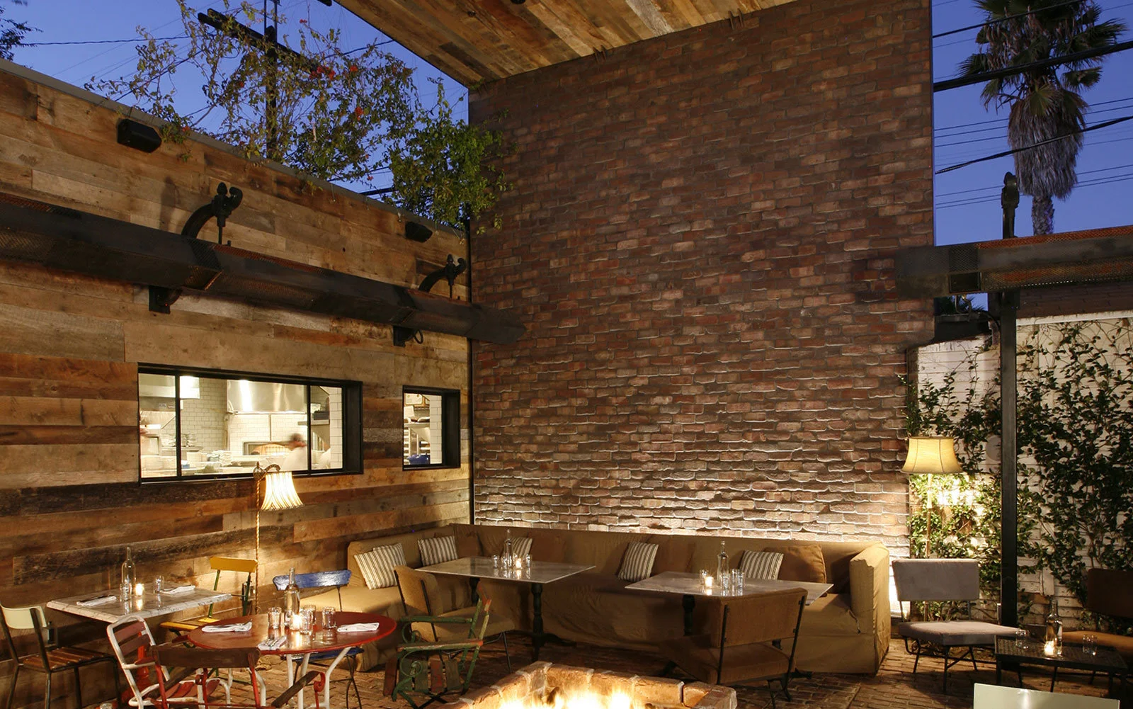gjelina-restaurant-patio-los-angeles-DELISHFOOD1116.jpg
