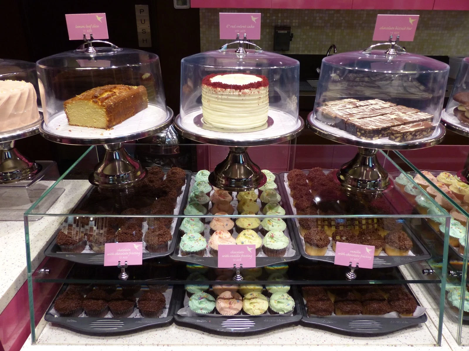 glamorous-time-hummingbird-bakery-in-dubai.jpg